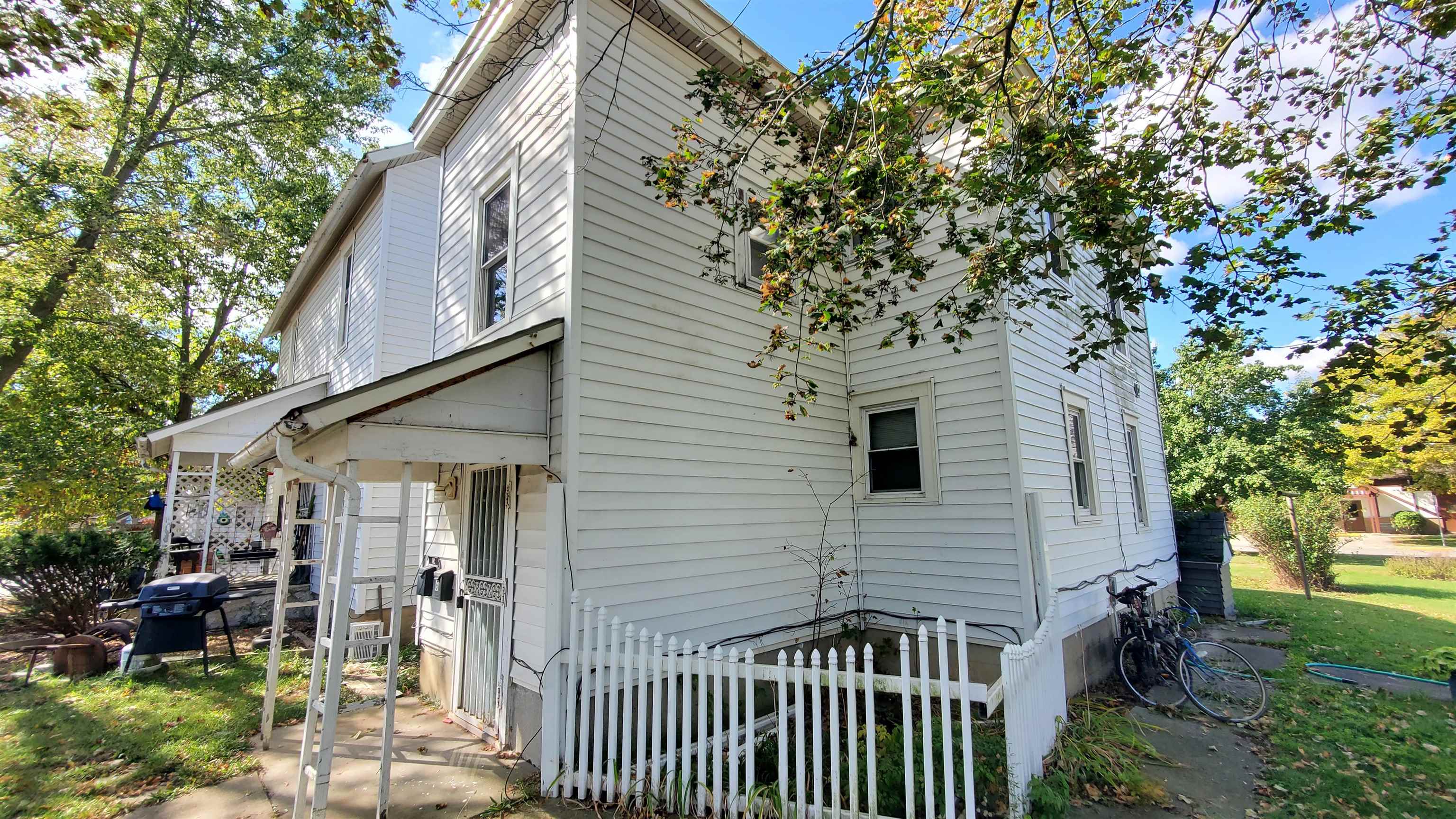 Photo 3 of 260 S Jefferson Street