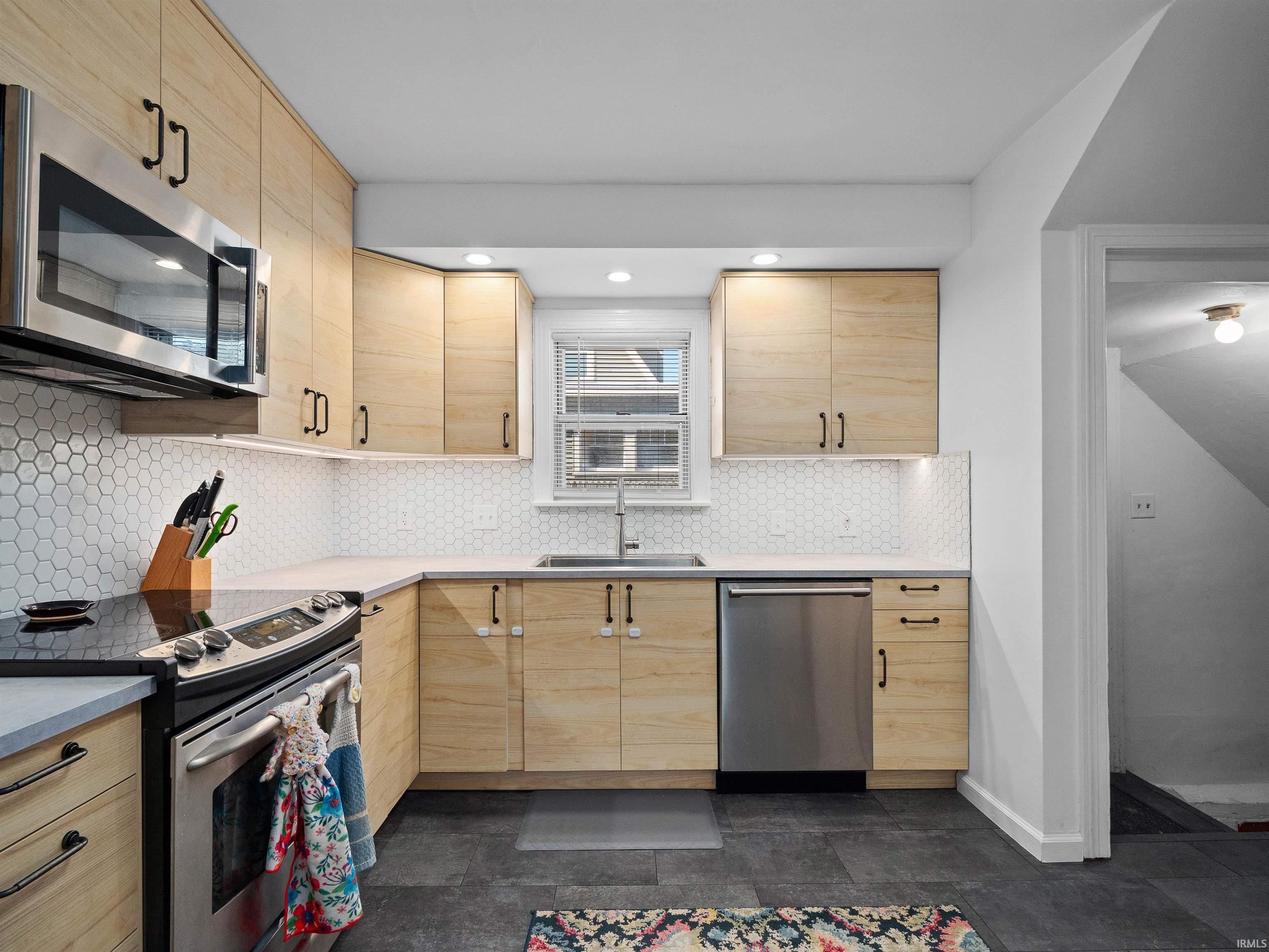 Photo 7 of 801 Kensington Boulevard