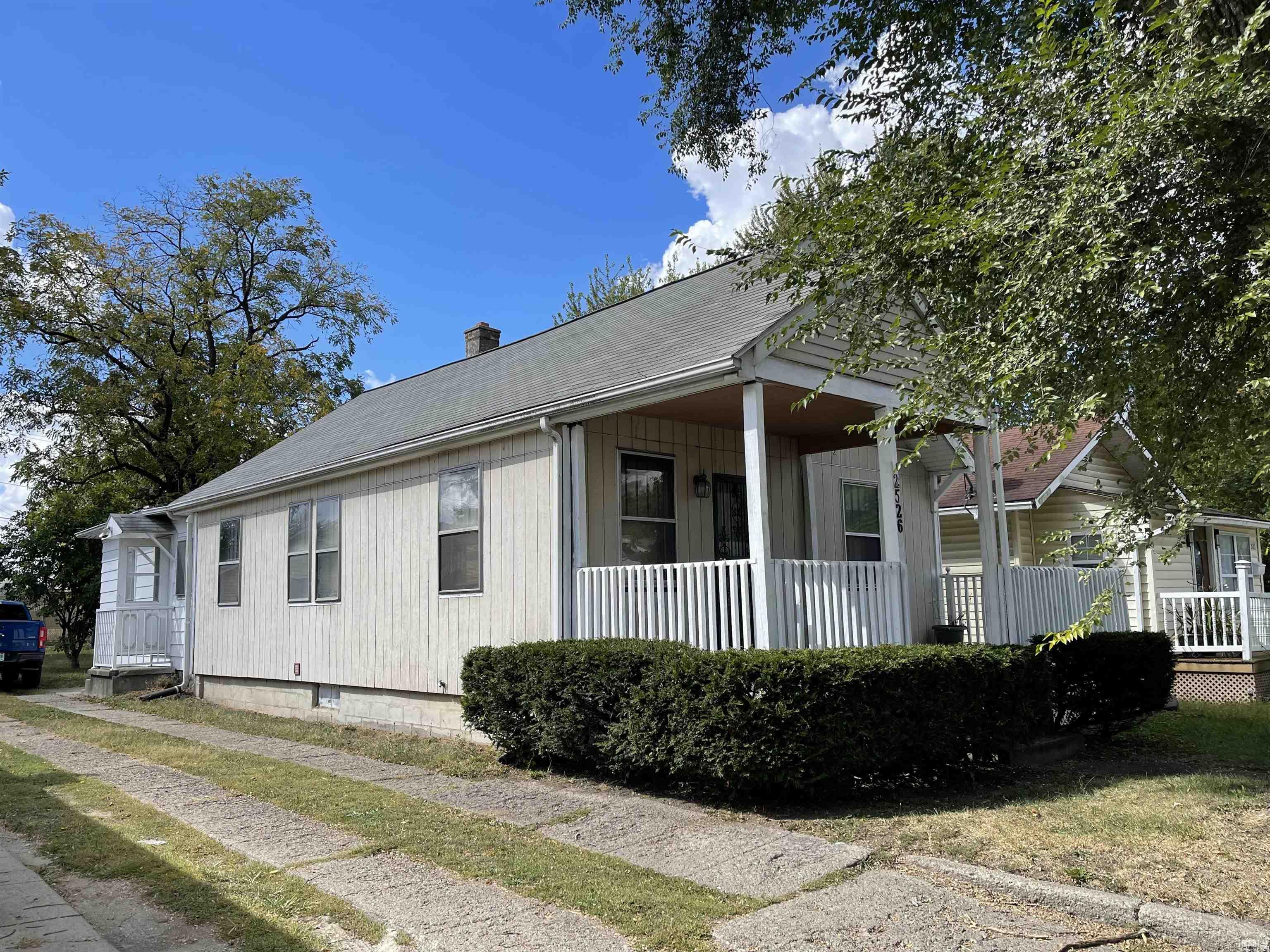 Photo 1 of 2526 Raymond Avenue