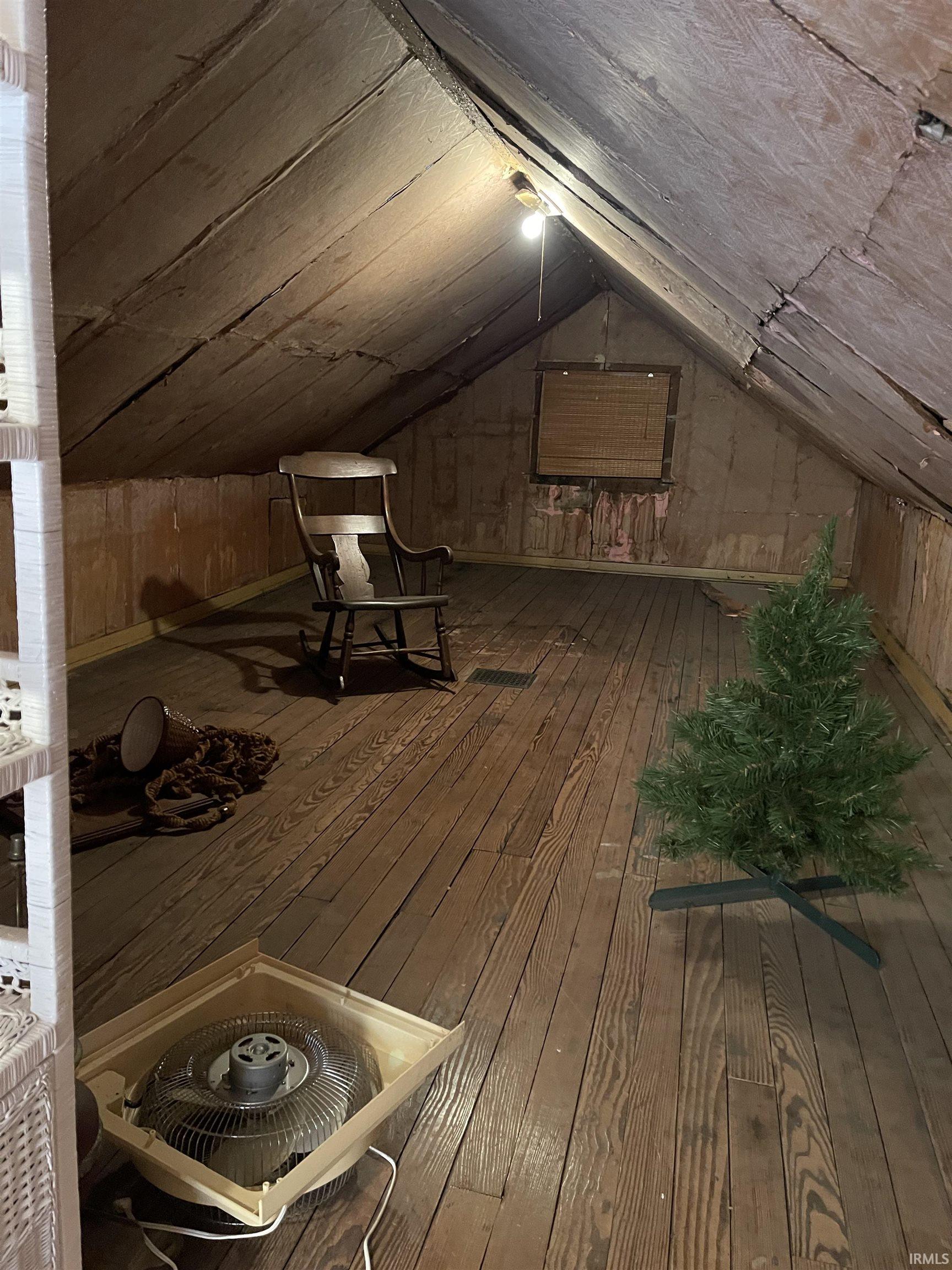 Photo 11 of 2526 Raymond Avenue