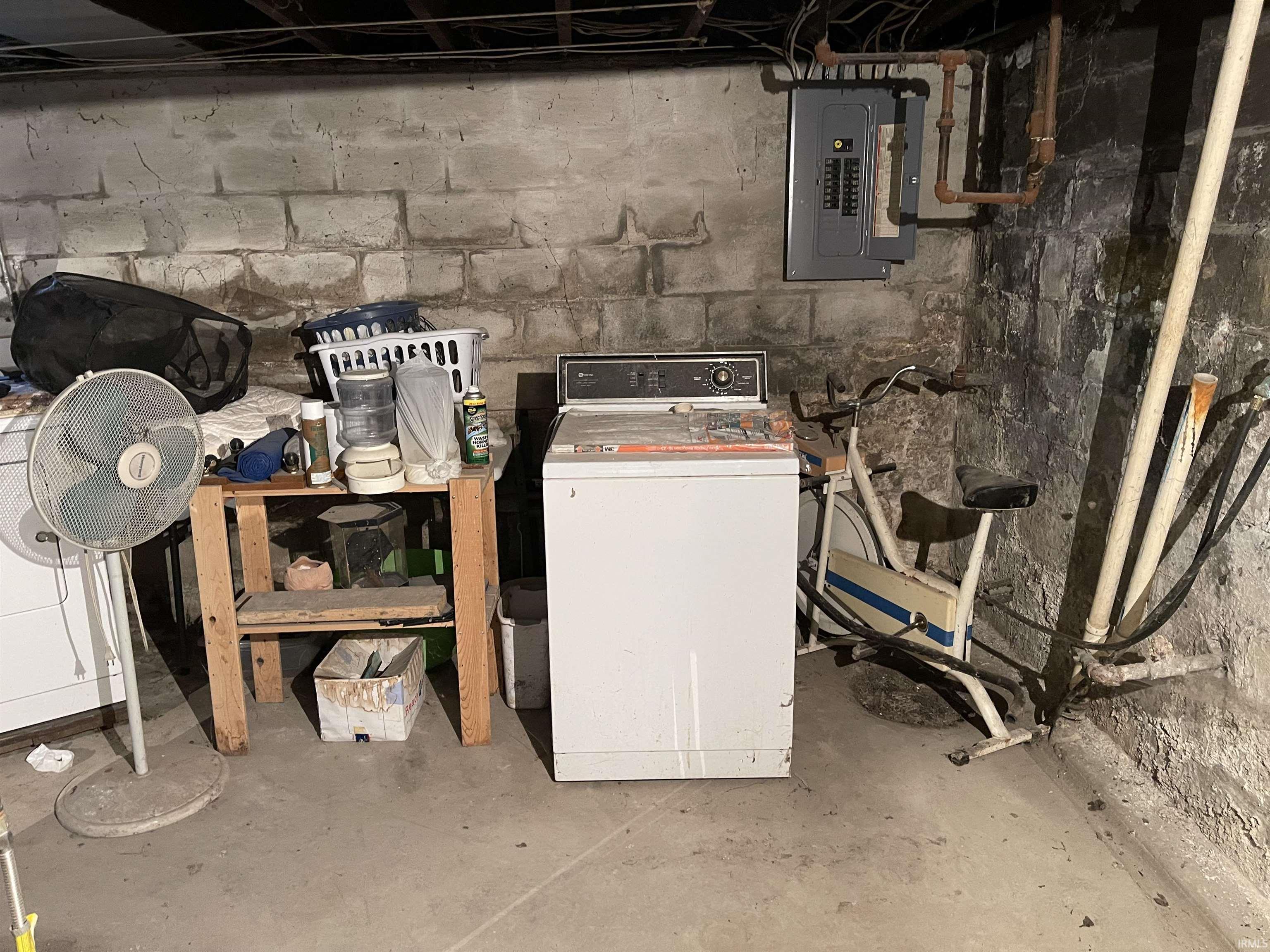 Photo 21 of 2526 Raymond Avenue