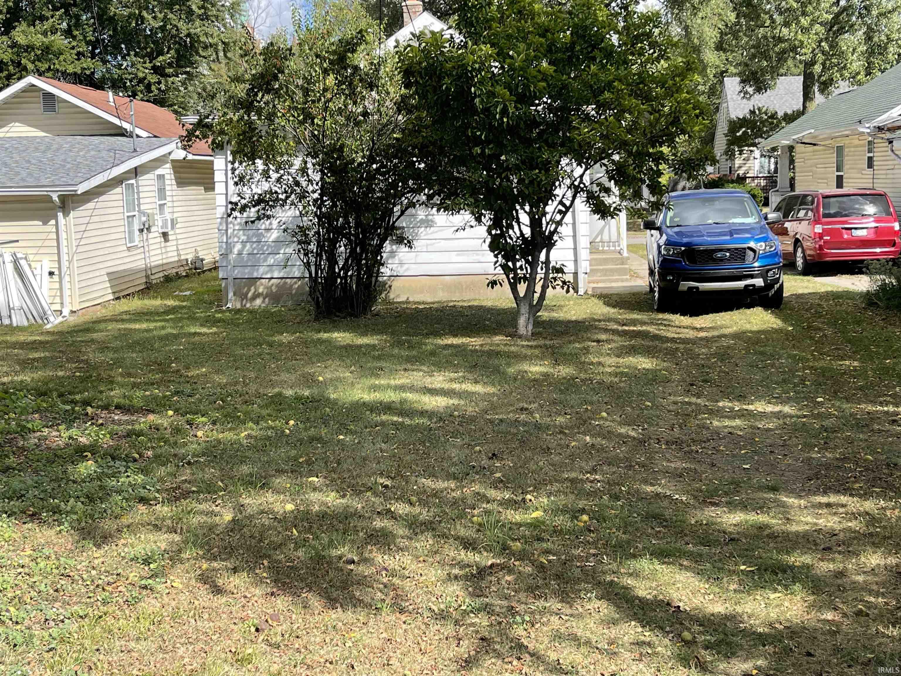 Photo 3 of 2526 Raymond Avenue