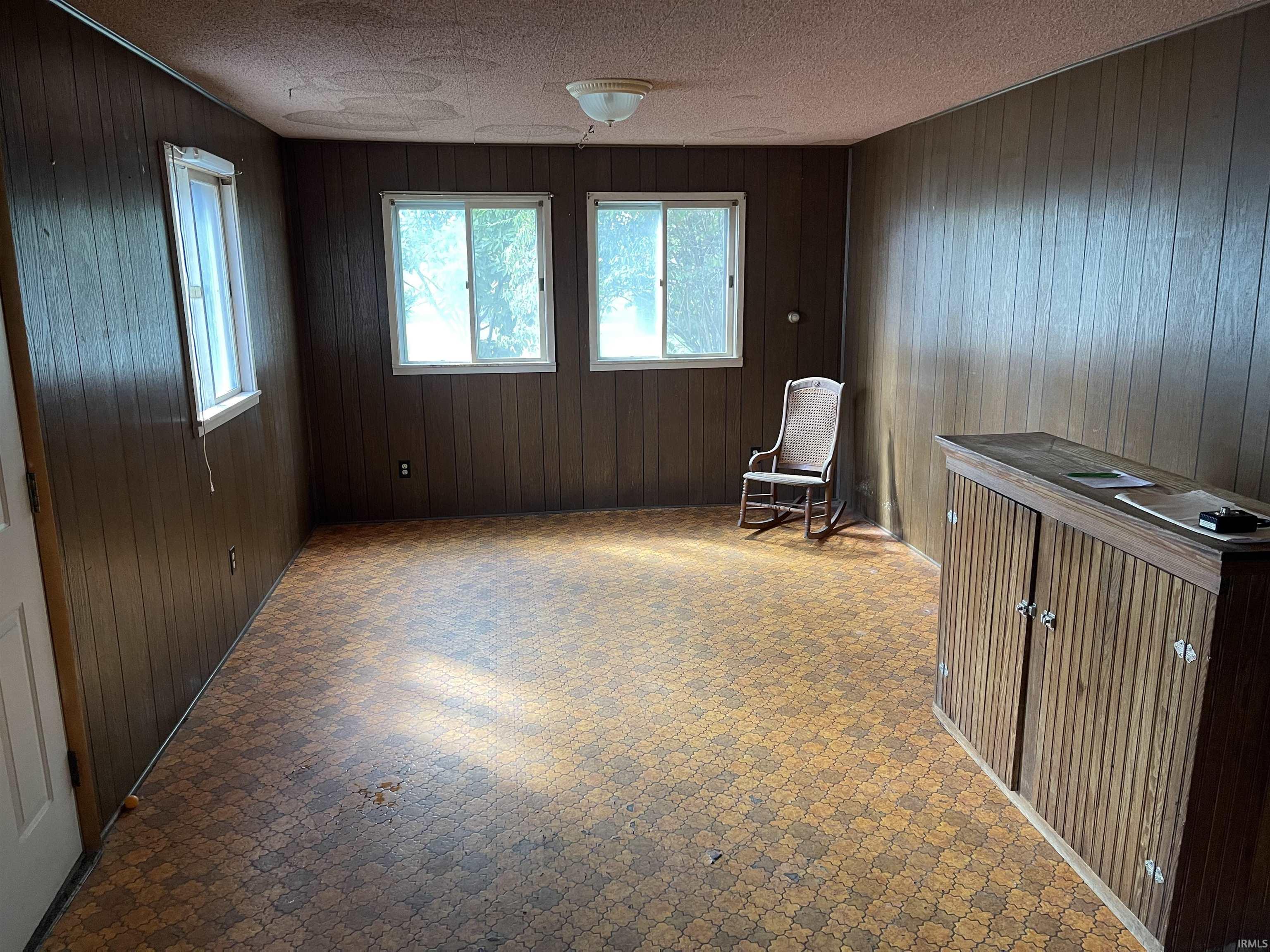 Photo 4 of 2526 Raymond Avenue