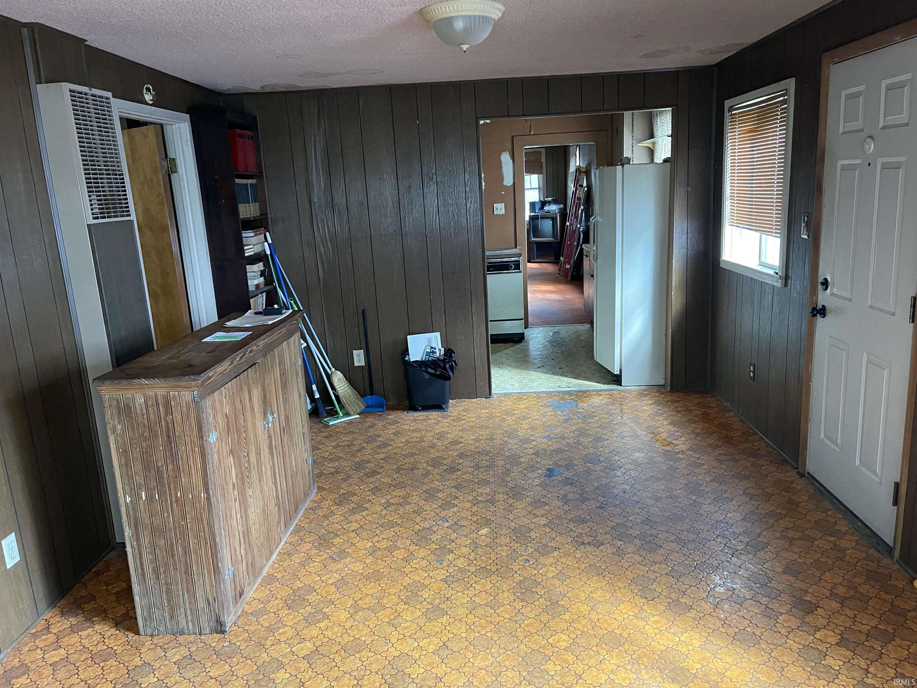 Photo 5 of 2526 Raymond Avenue