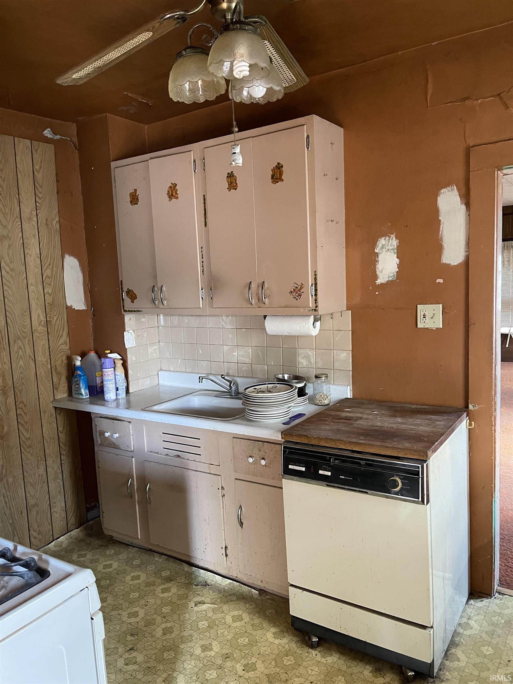 Photo 8 of 2526 Raymond Avenue