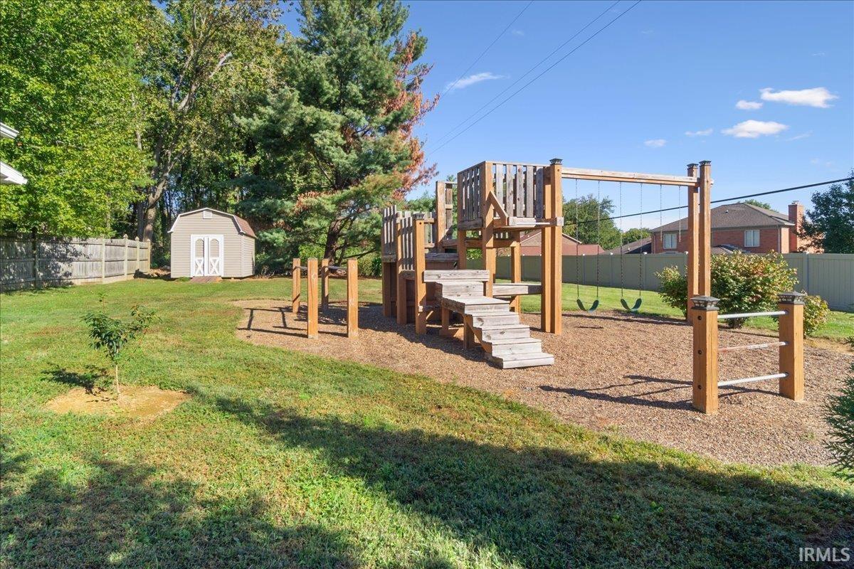 Homes for sale in Evansville, IN | 2718 Pine Tree Dr, Evansville, IN 47711 | MLS# 202541455