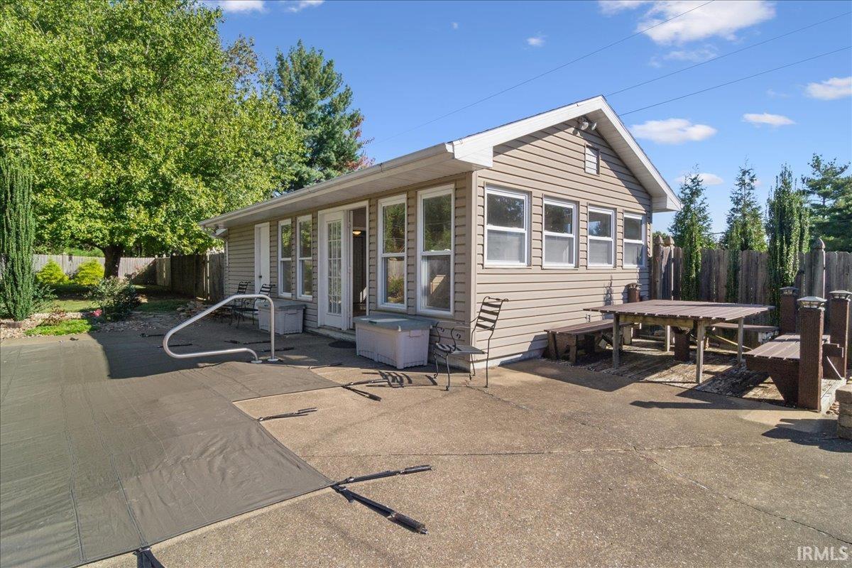 Homes for sale in Evansville, IN | 2718 Pine Tree Dr, Evansville, IN 47711 | MLS# 202541455