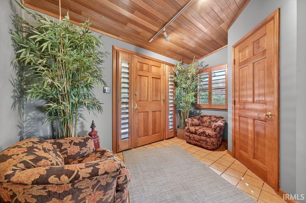 Homes for sale in Logansport, IN | 2160 S Ridgeview Rd, Logansport, IN 46947 | MLS# 202541596