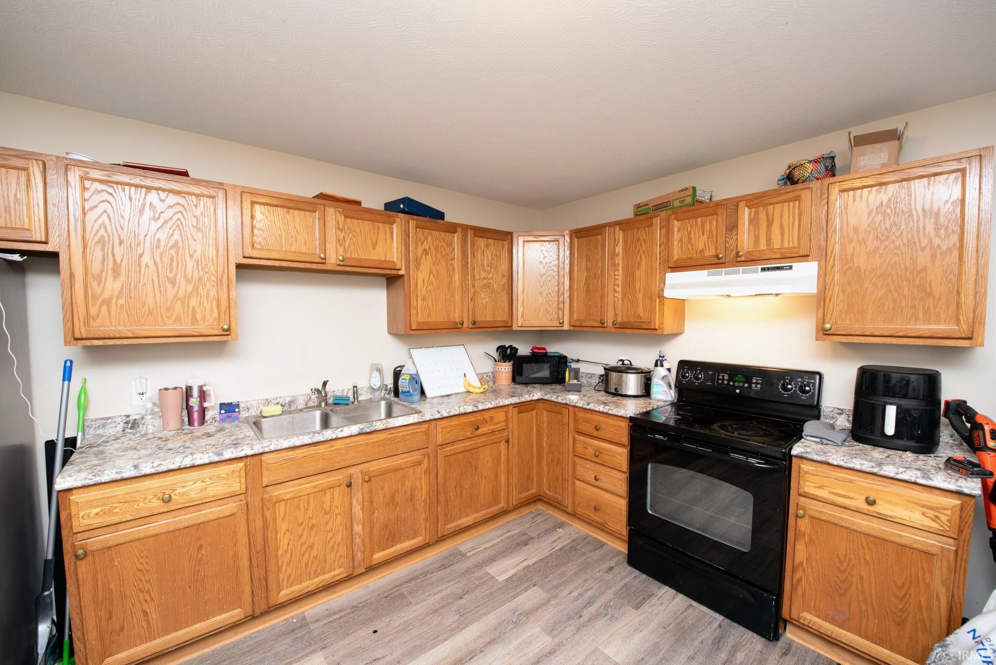 Homes for sale in Frankfort, IN | 907 Rowe St, Frankfort, IN 46041 | MLS# 202541613