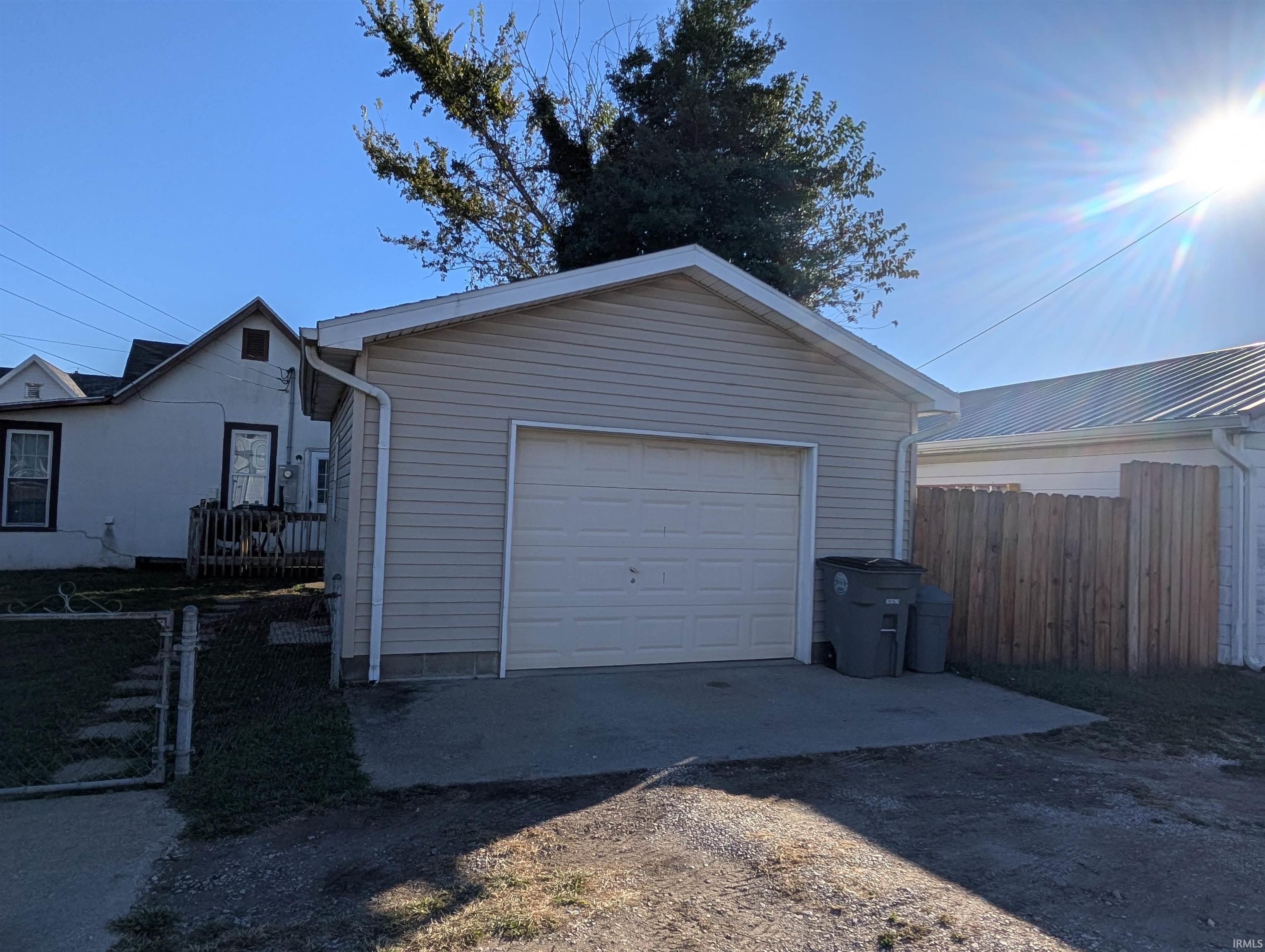 Homes for sale in Vincennes, IN | 1001 E Locust St, Vincennes, IN 47591 | MLS# 202541675