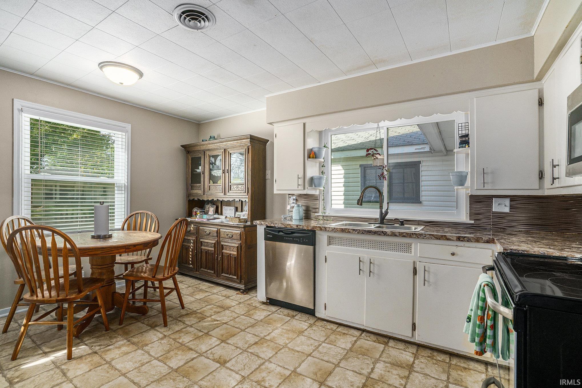 Photo 14 of 701 N Elm Street