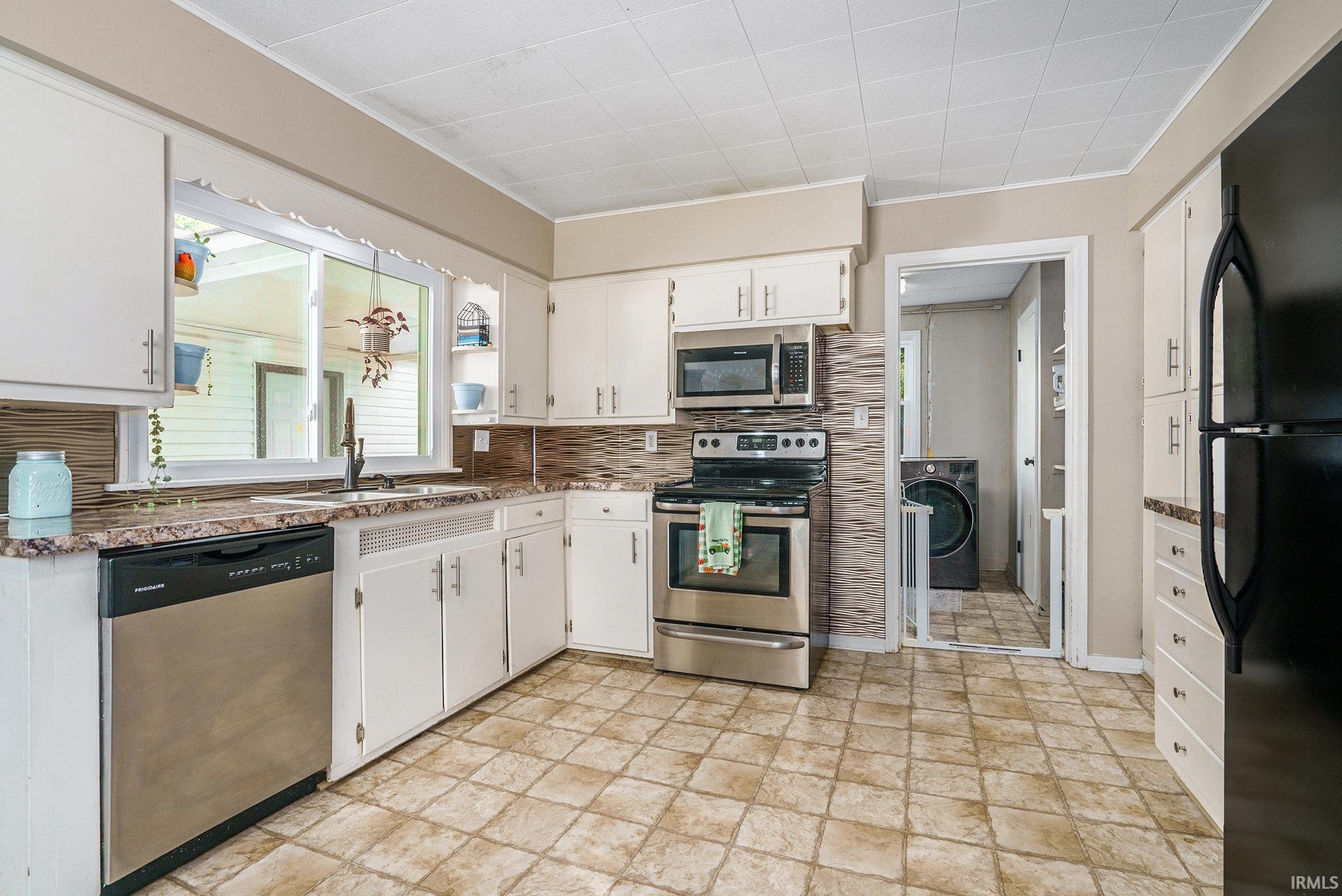 Photo 17 of 701 N Elm Street