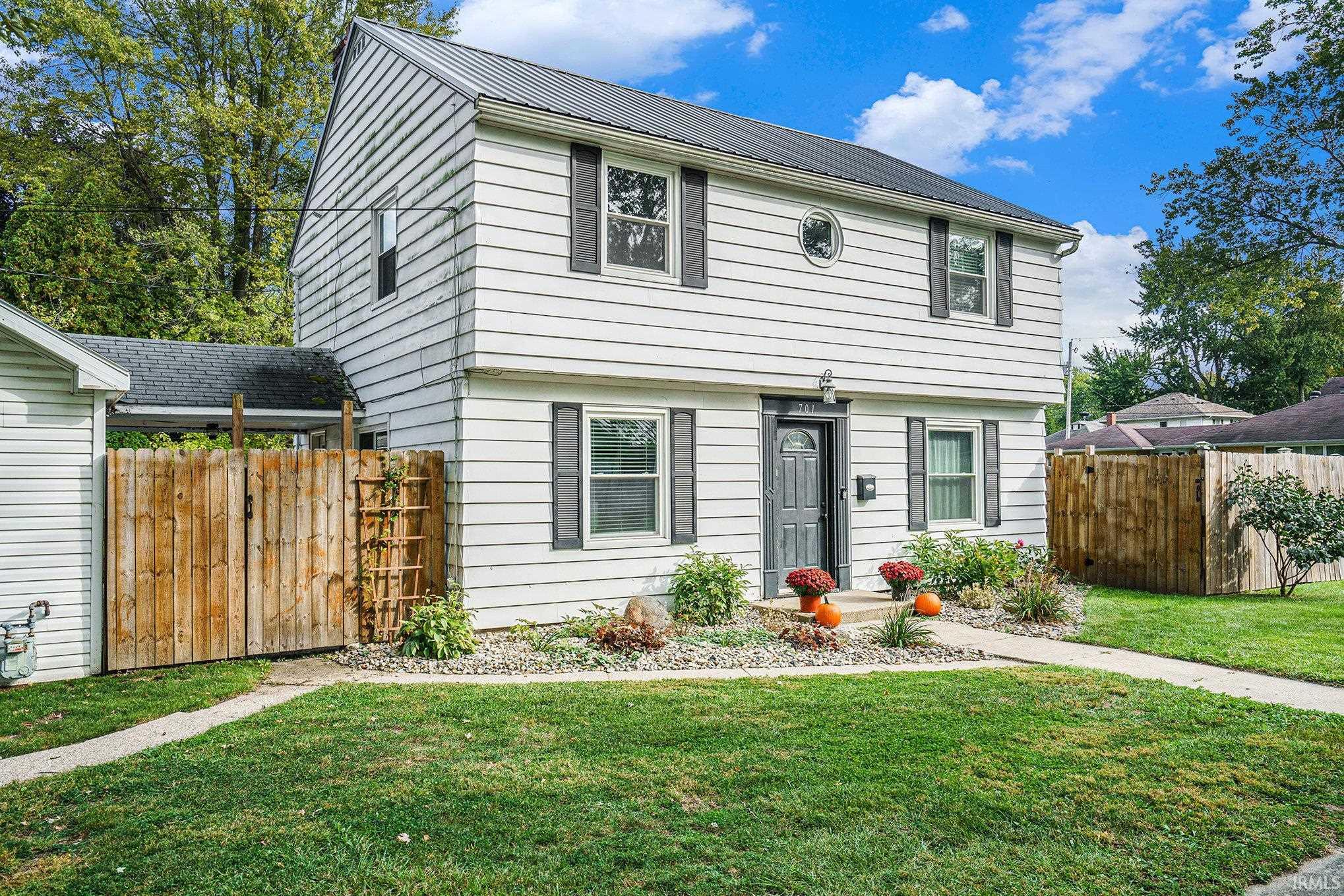 Photo 3 of 701 N Elm Street