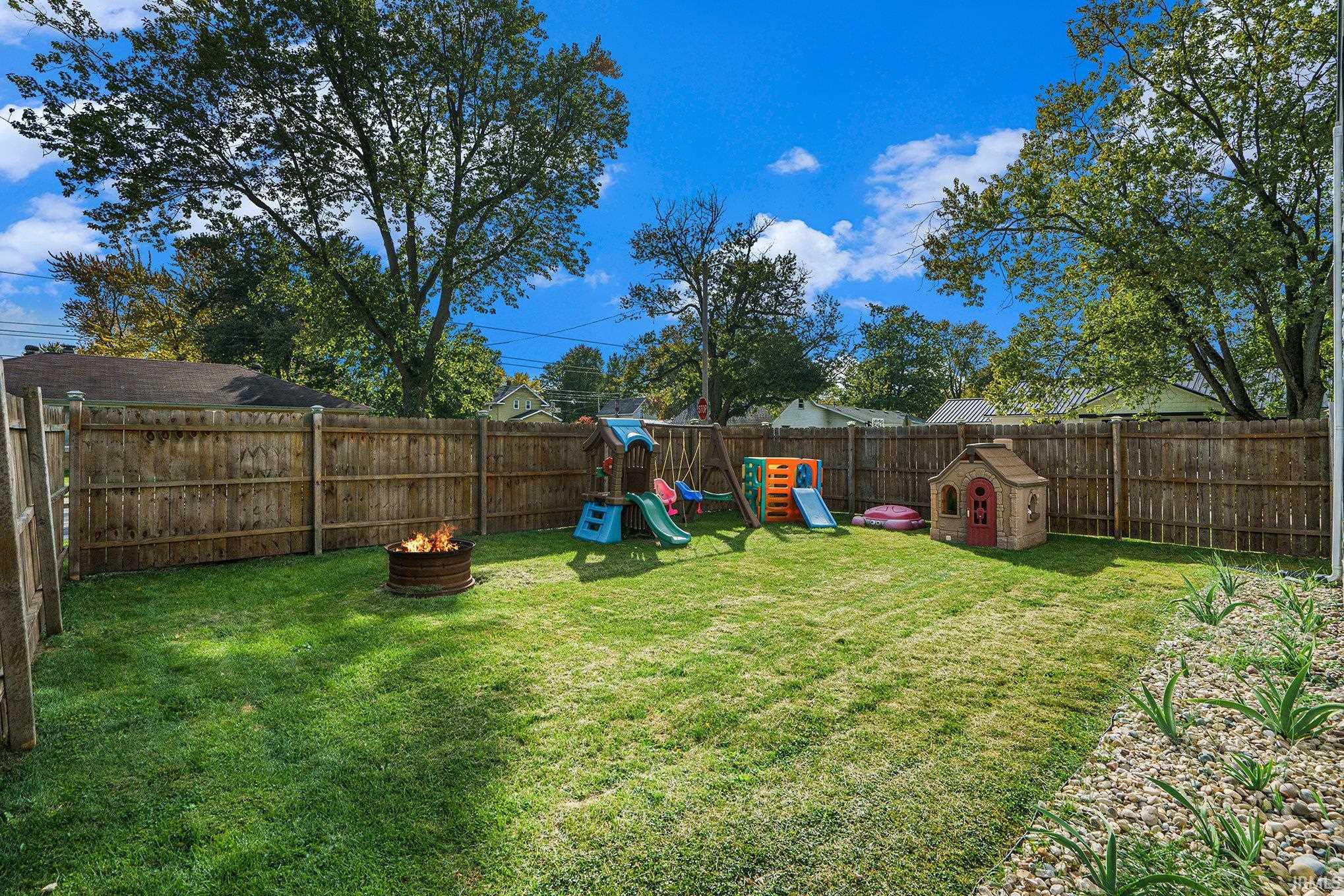 Photo 7 of 701 N Elm Street