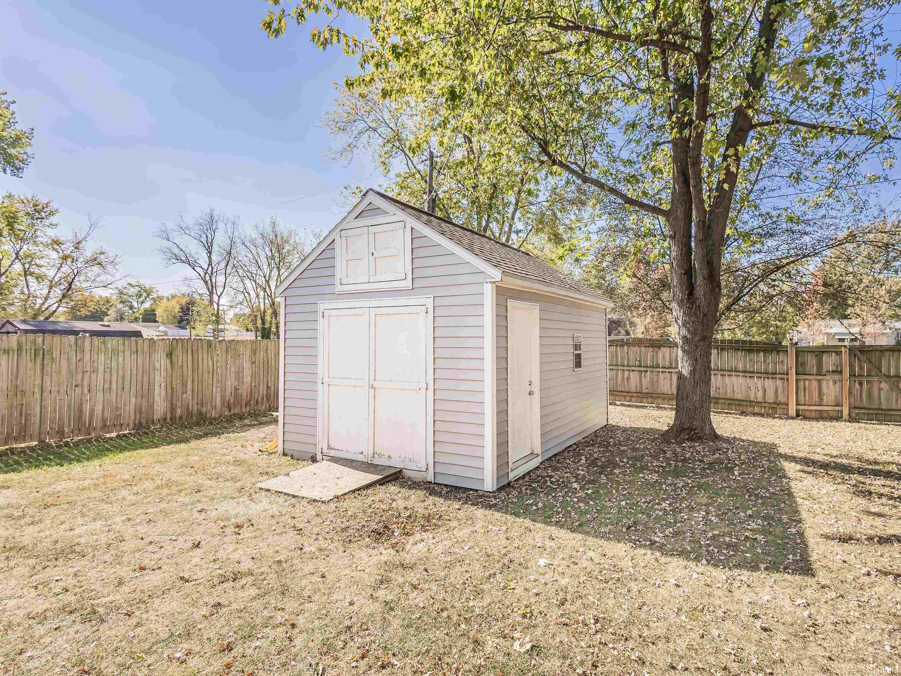 Photo 19 of 801 N Maxine Drive