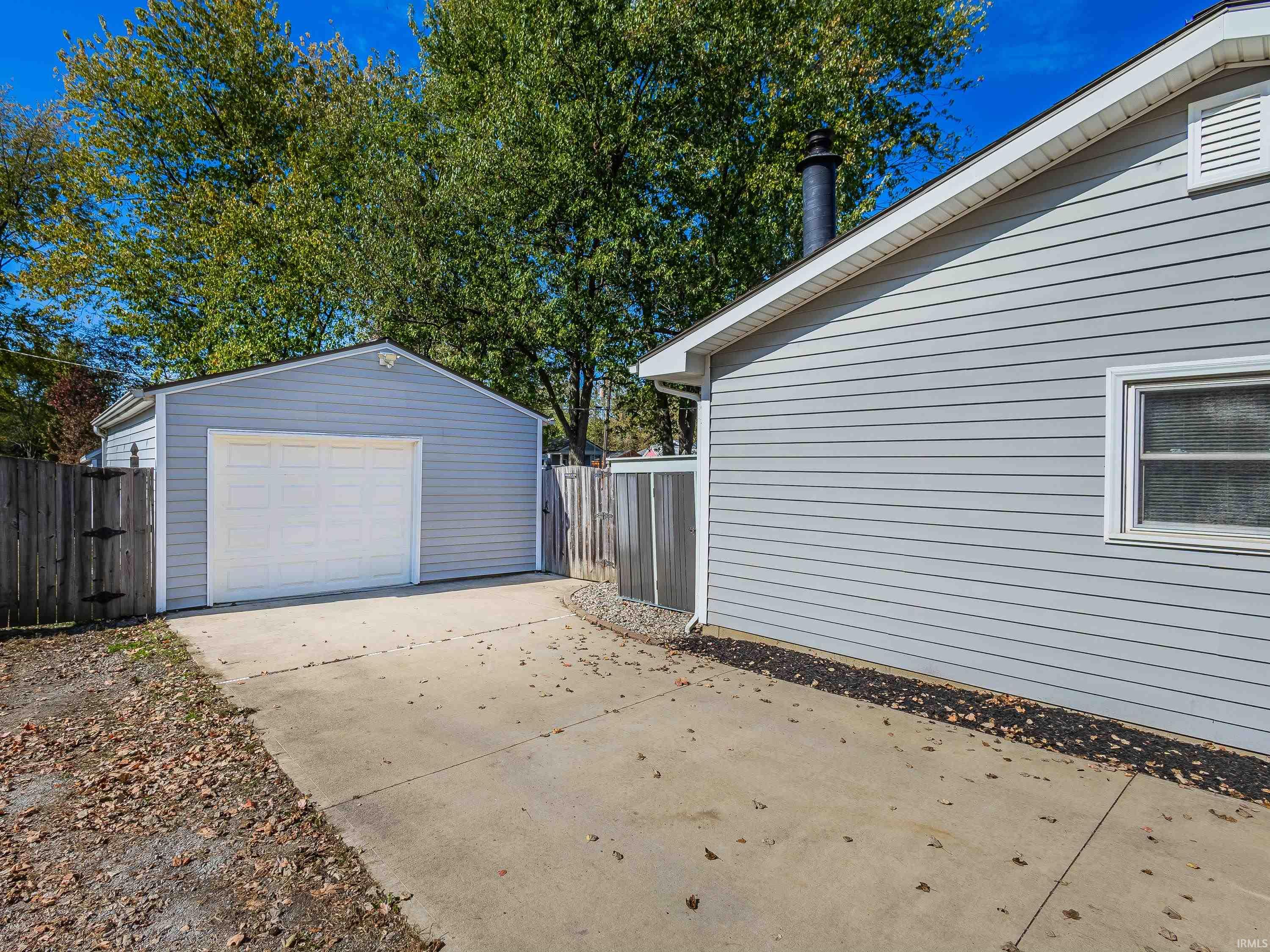 Photo 21 of 801 N Maxine Drive