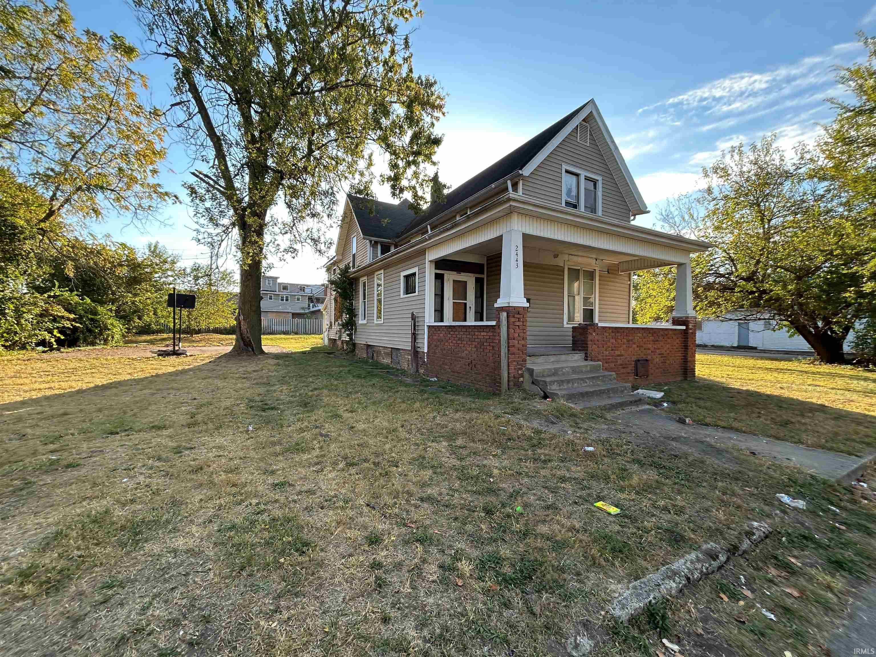 Photo 2 of 2443 Oliver Street