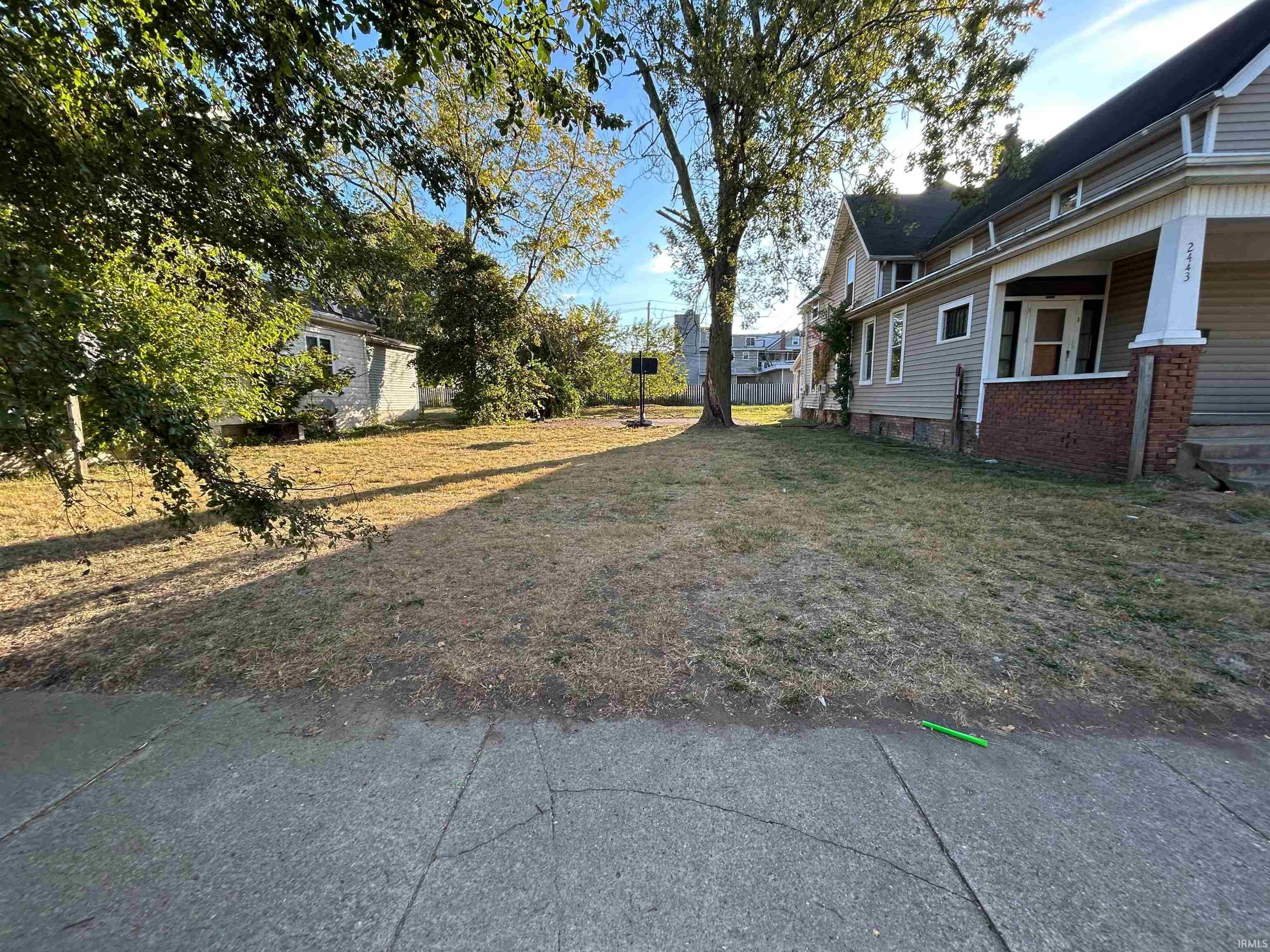 Photo 3 of 2443 Oliver Street