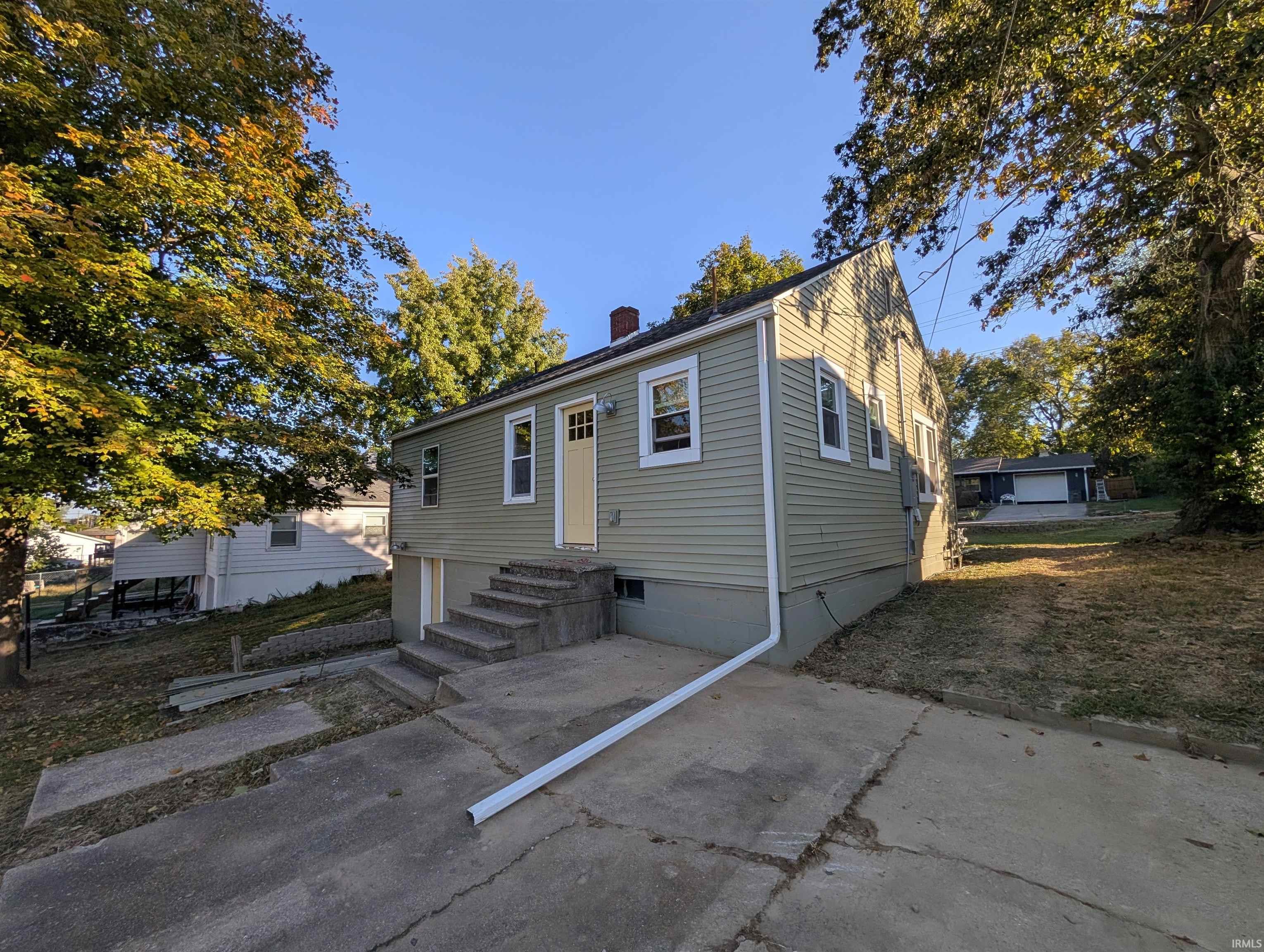 Homes for sale in Vincennes, IN | 1317 Weed Ln, Vincennes, IN 47591 | MLS# 202541844