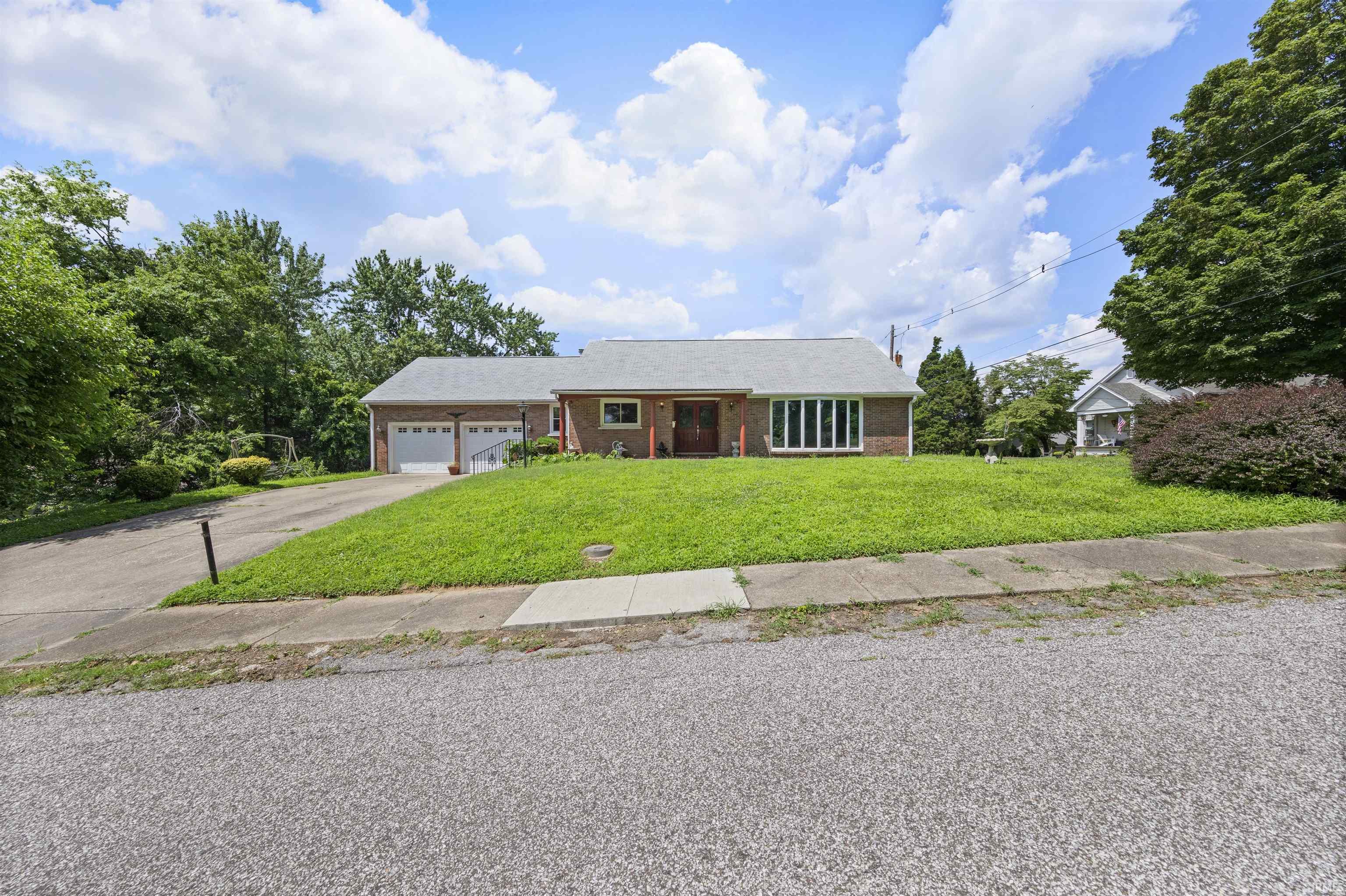 Homes for sale in Newburgh, IN | 210 E Main St, Newburgh, IN 47630 | MLS# 202541852