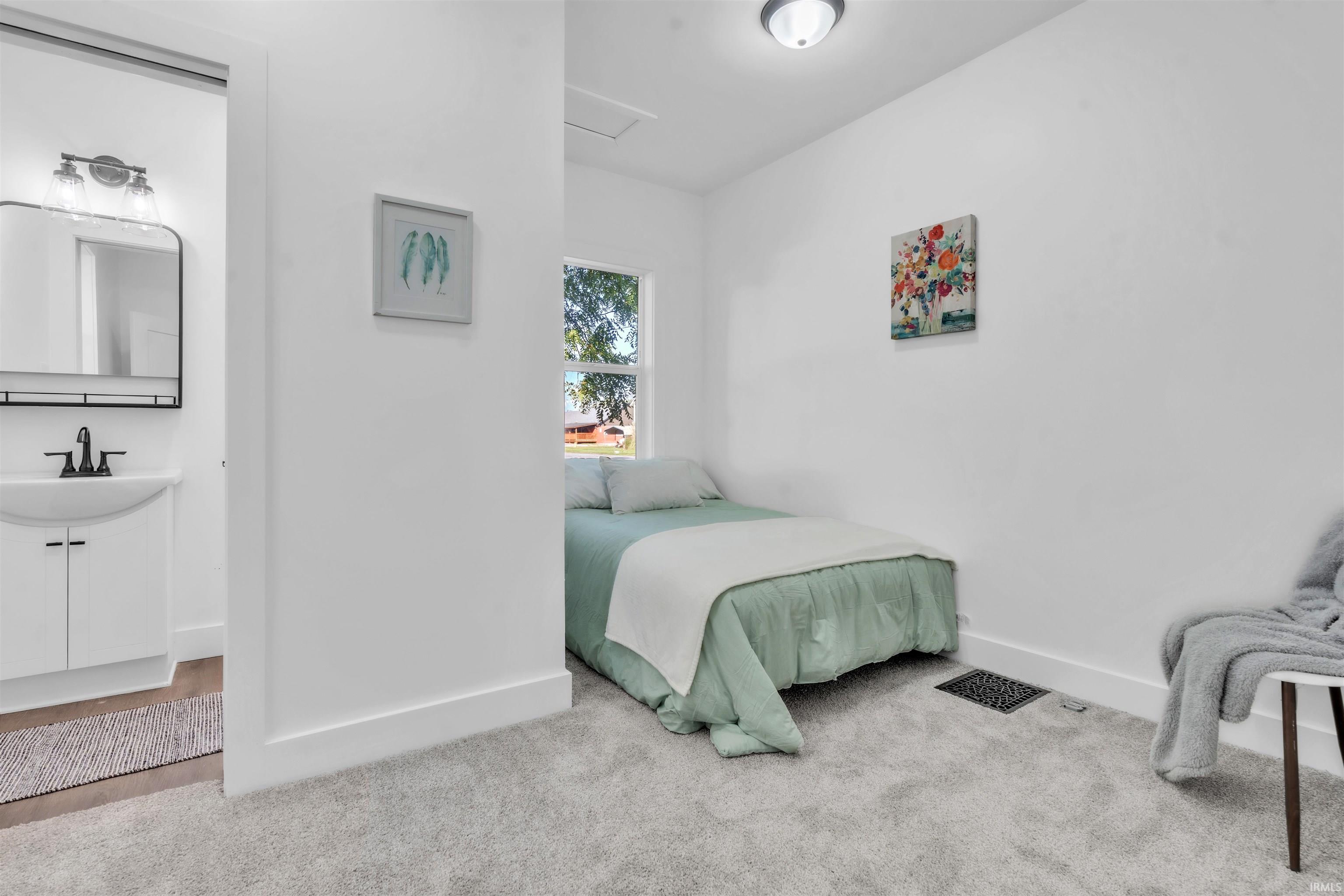 Photo 7 of 104 S Cowen Street