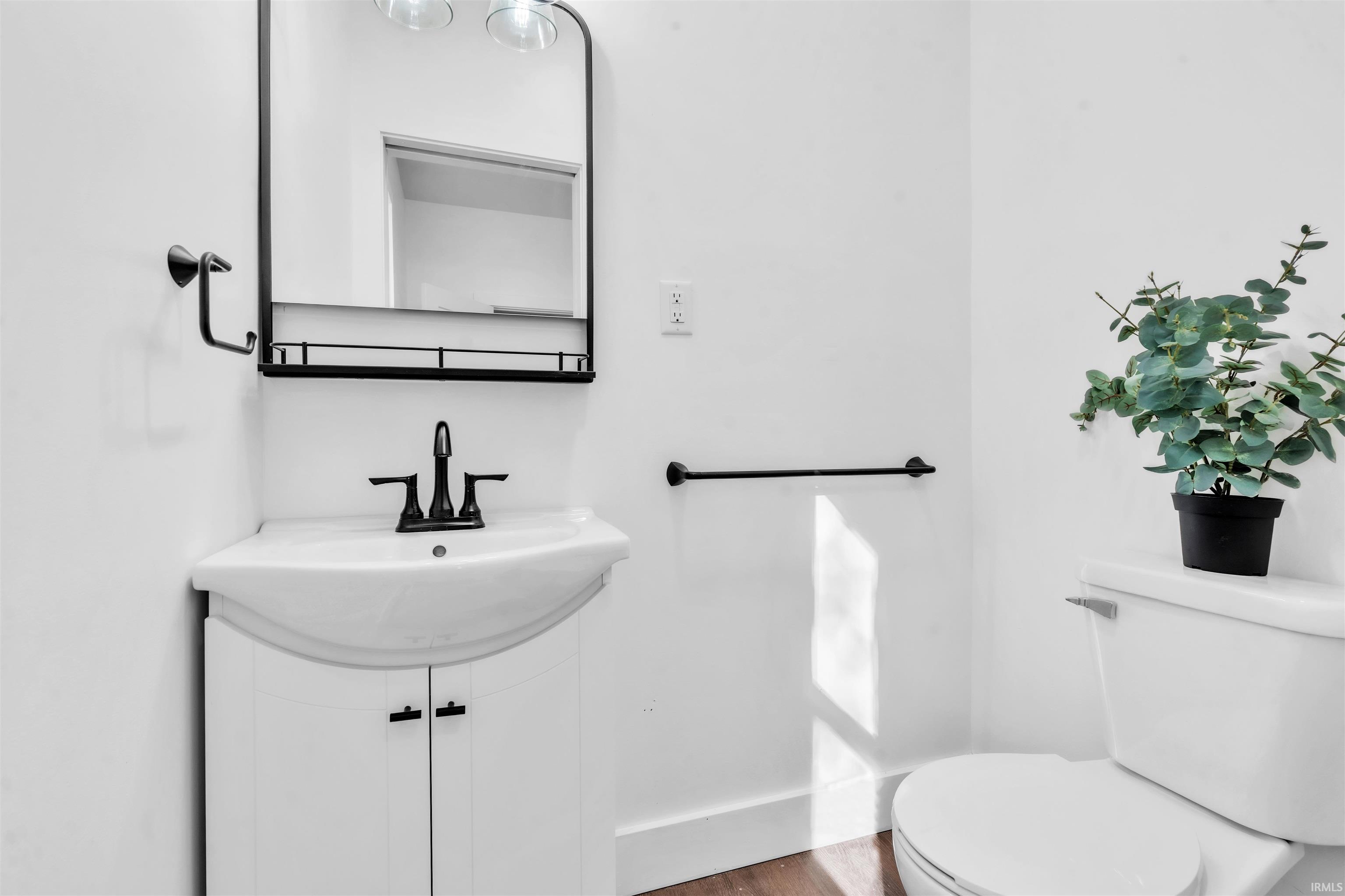 Photo 8 of 104 S Cowen Street