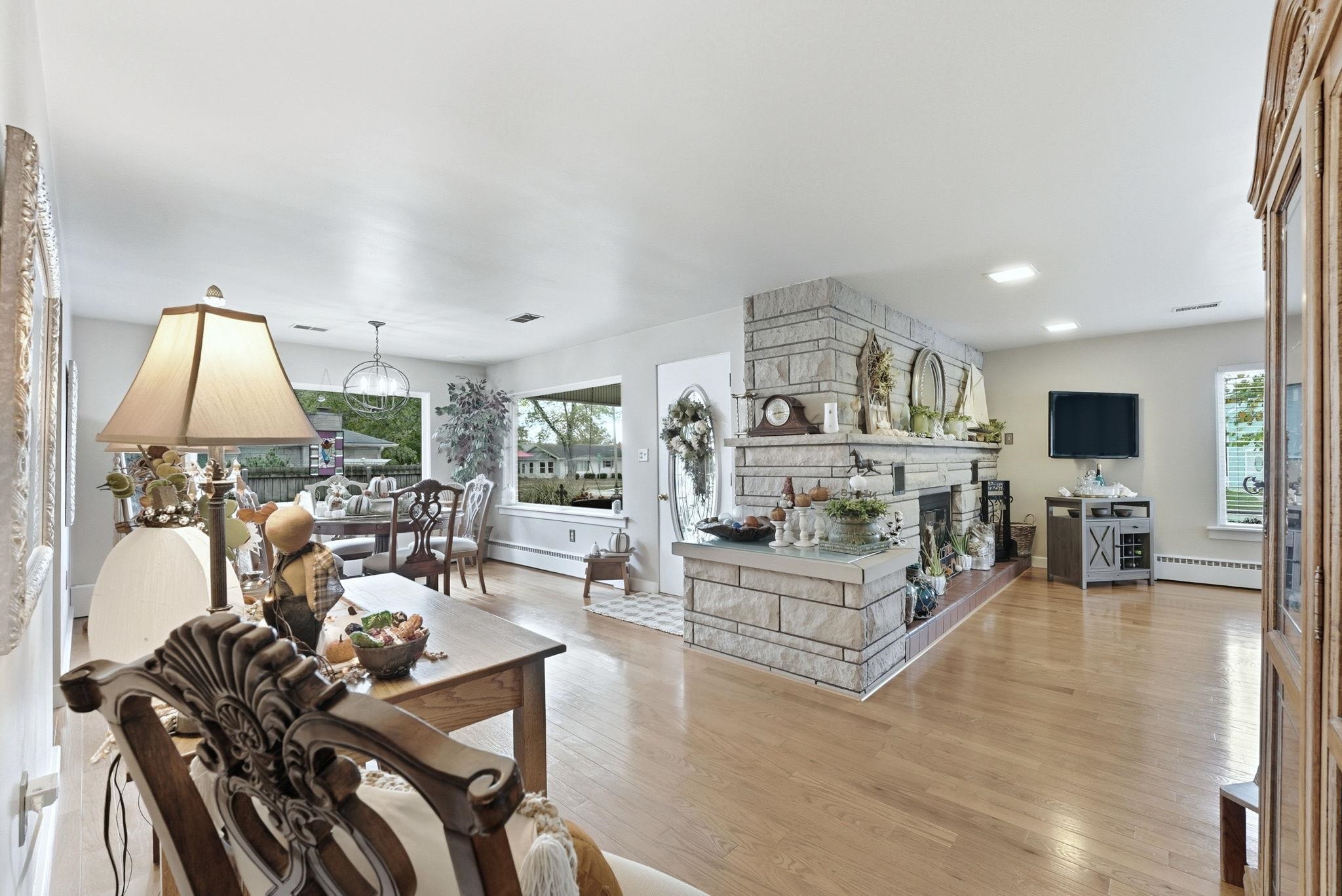 Photo 2 of 104 N Calhoun Street