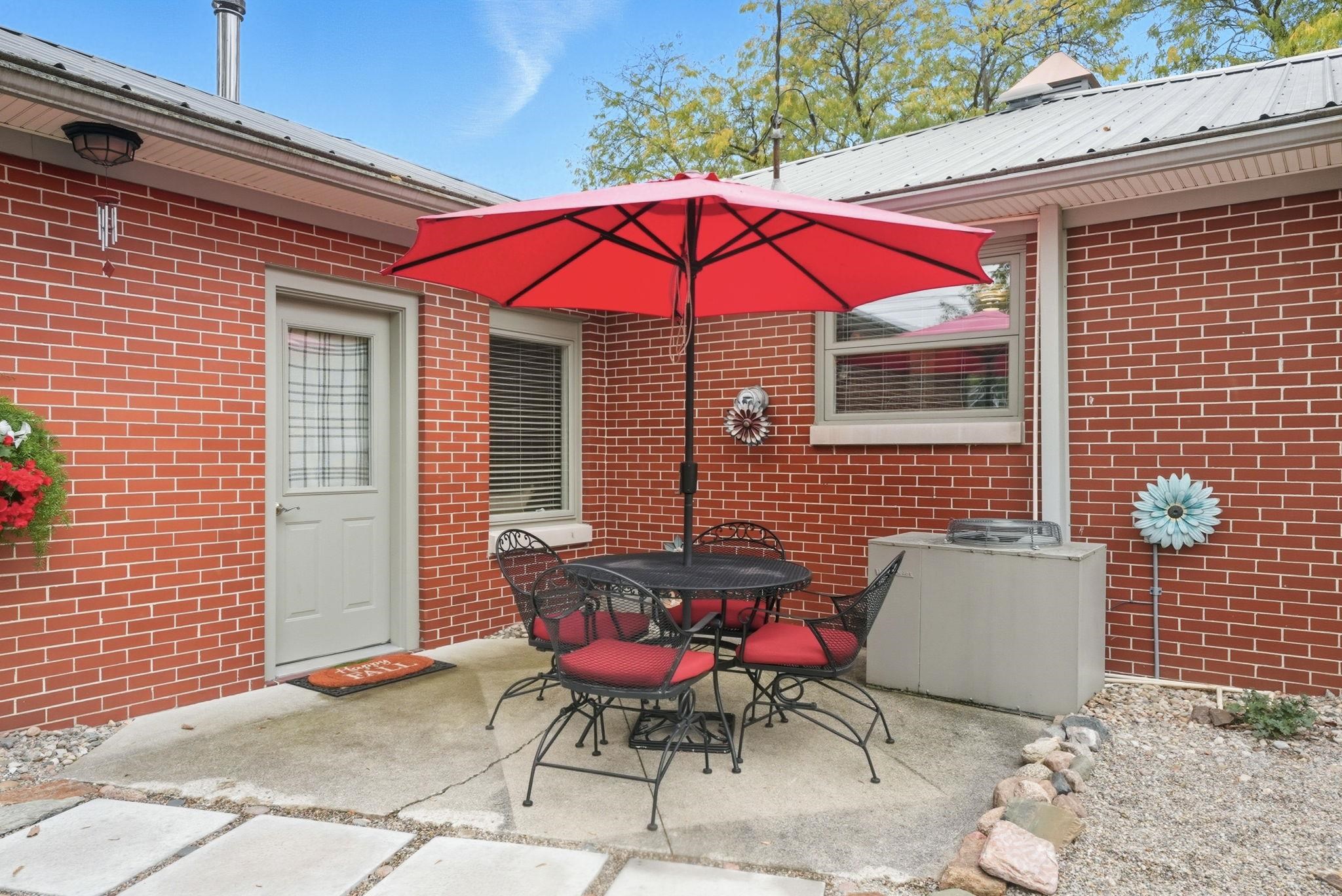 Photo 28 of 104 N Calhoun Street