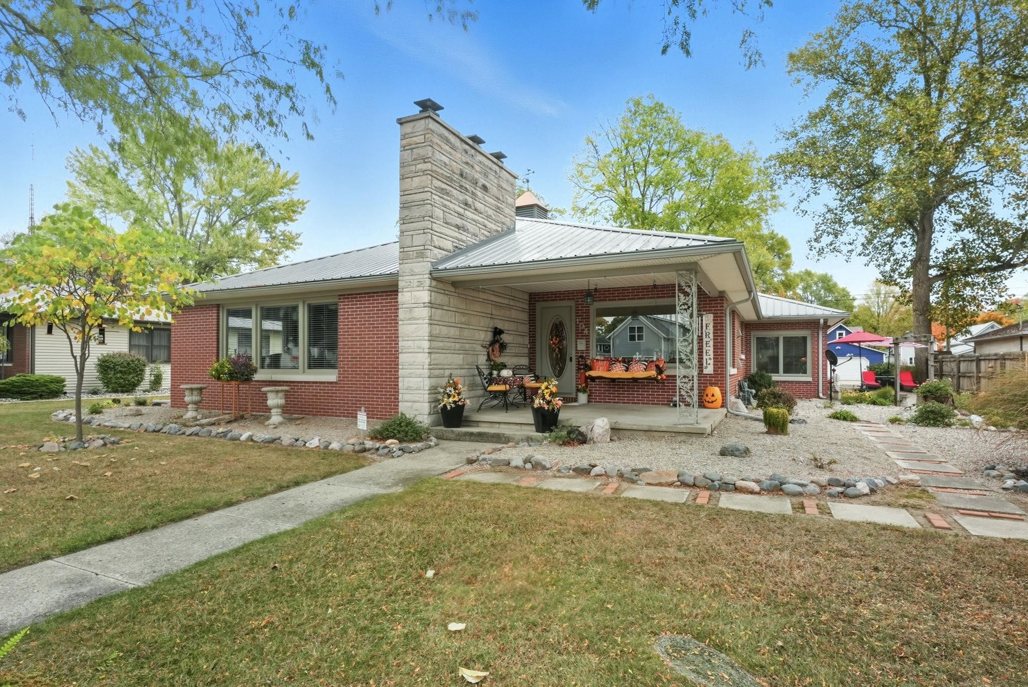 Photo 33 of 104 N Calhoun Street