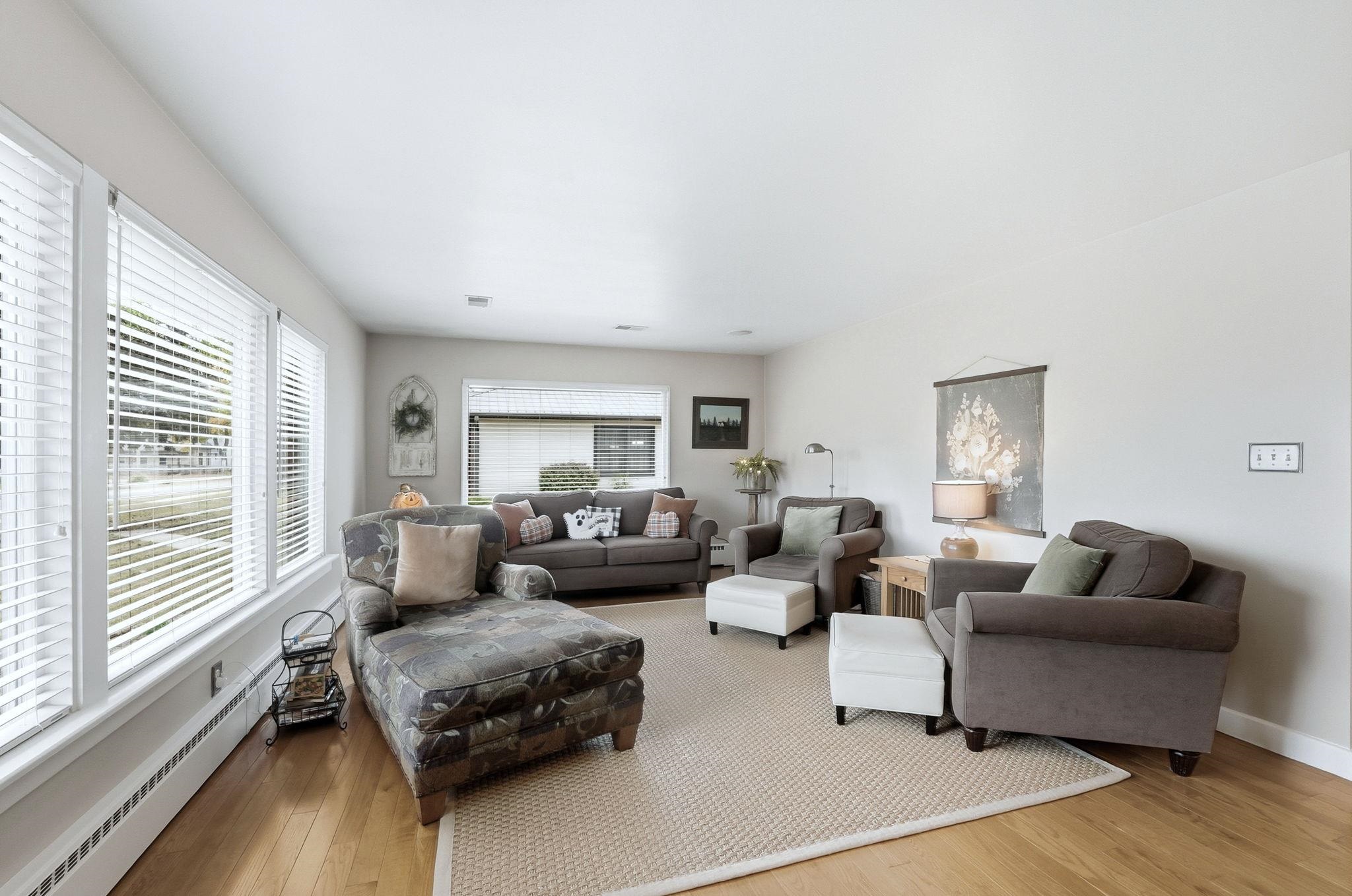 Photo 4 of 104 N Calhoun Street