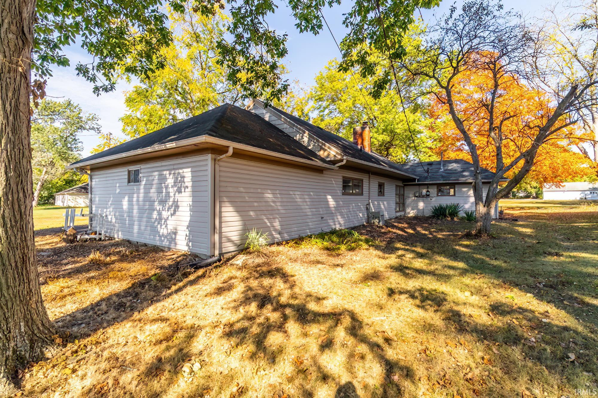 Homes for sale in Fort Wayne, IN | 130 E Hoover Dr, Fort Wayne, IN 46816 | MLS# 202541945