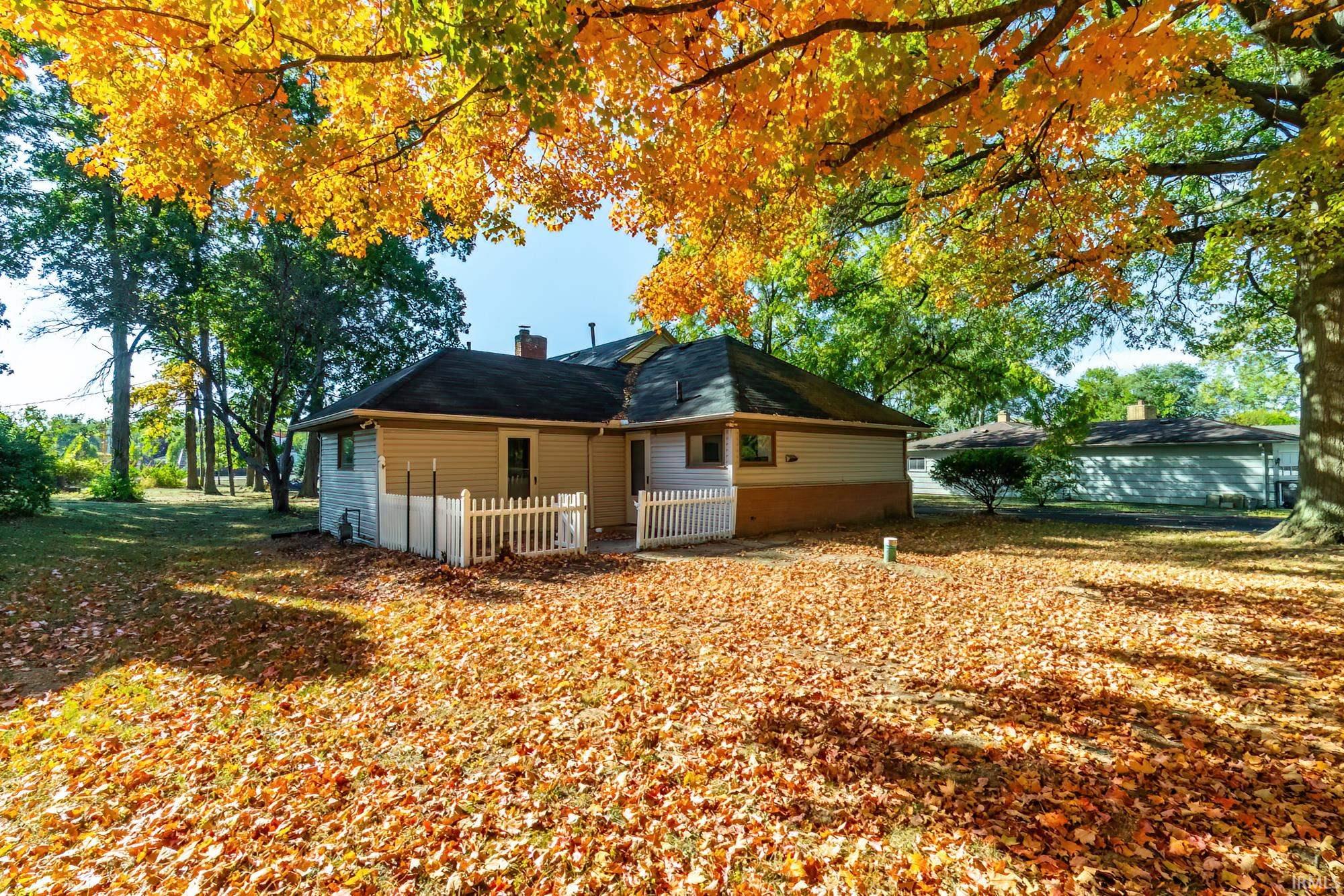 Homes for sale in Fort Wayne, IN | 130 E Hoover Dr, Fort Wayne, IN 46816 | MLS# 202541945