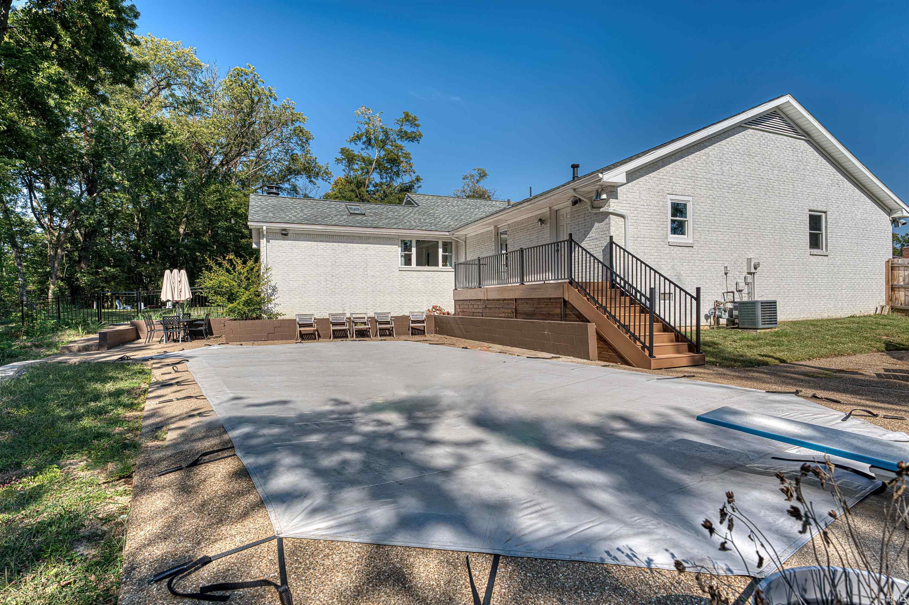 Homes for sale in Newburgh, IN | 6988 Rolling Ln, Newburgh, IN 47630 | MLS# 202541946