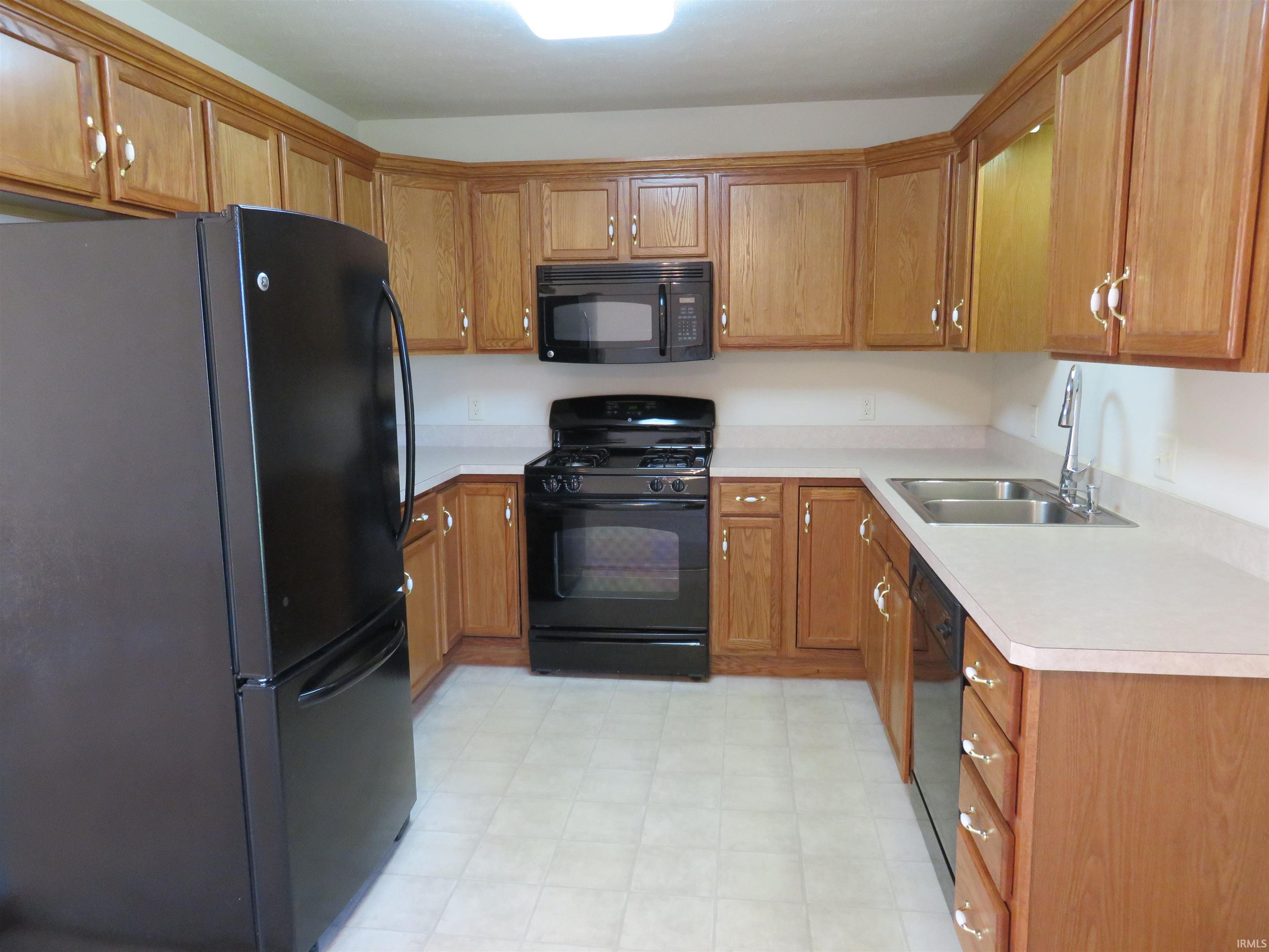 Homes for sale in Goshen, IN | 1411 Clover Creek Ln, Goshen, IN 46526 | MLS# 202542062