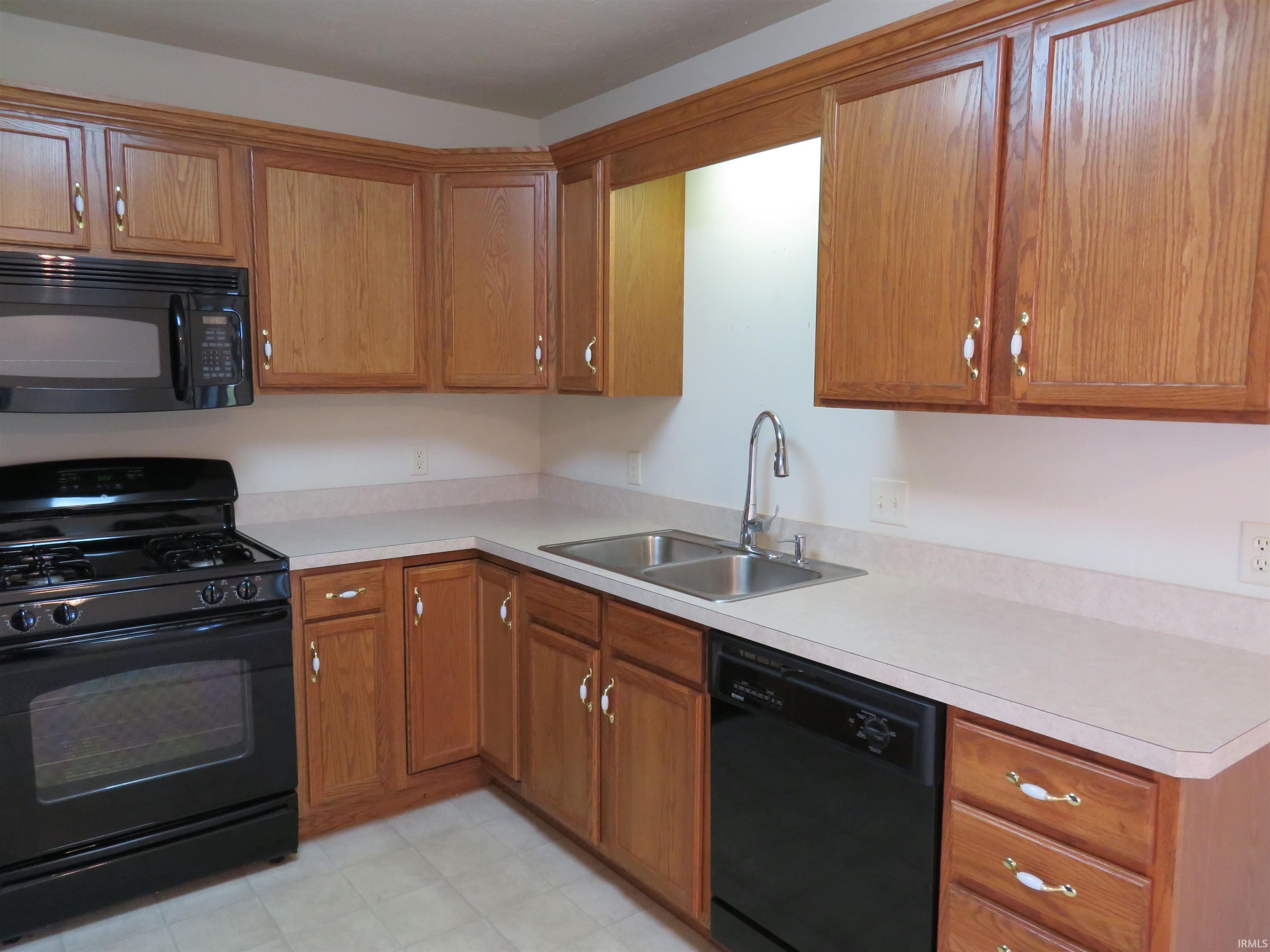 Homes for sale in Goshen, IN | 1411 Clover Creek Ln, Goshen, IN 46526 | MLS# 202542062