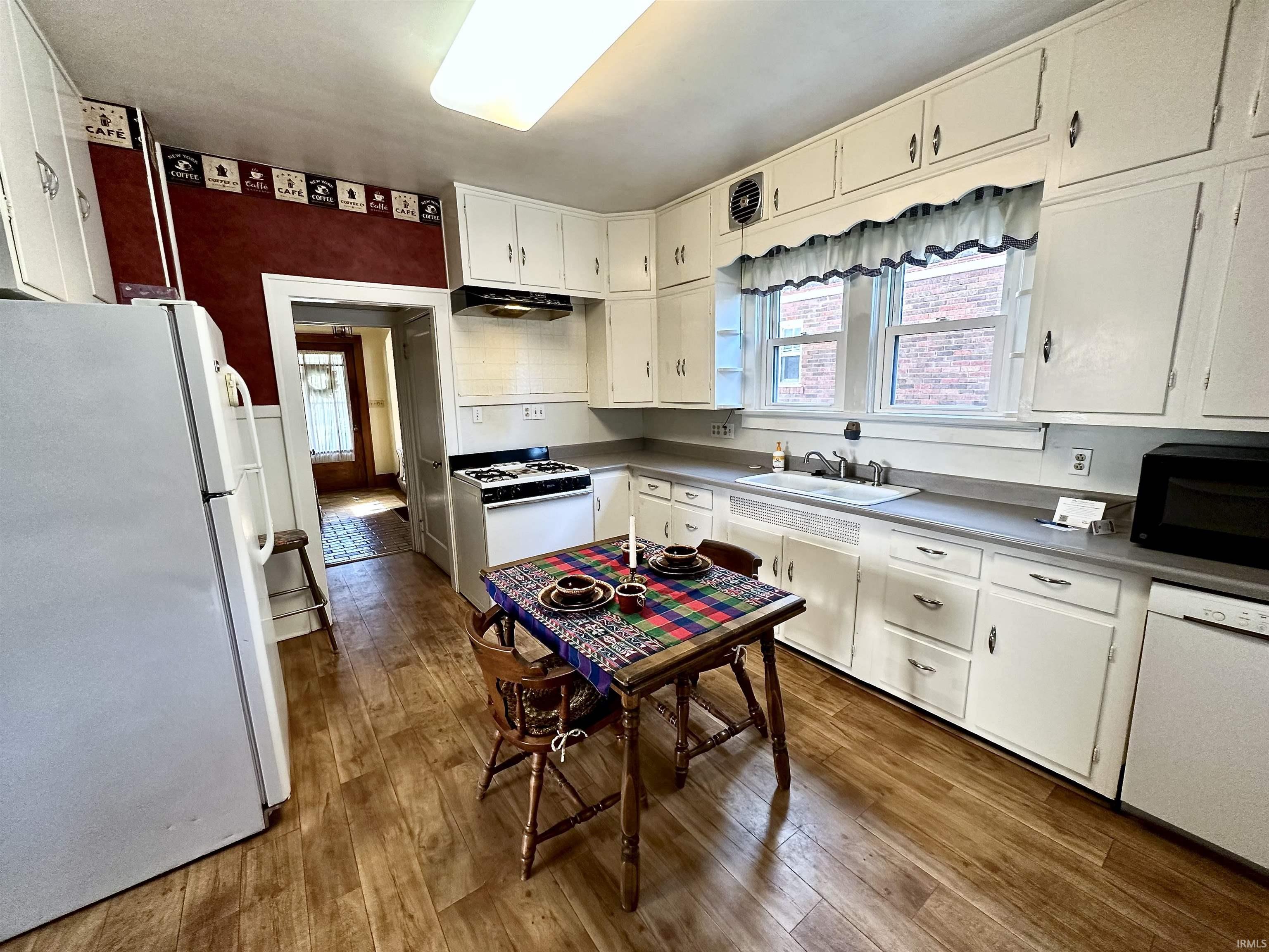 Photo 12 of 3820 Arlington Avenue