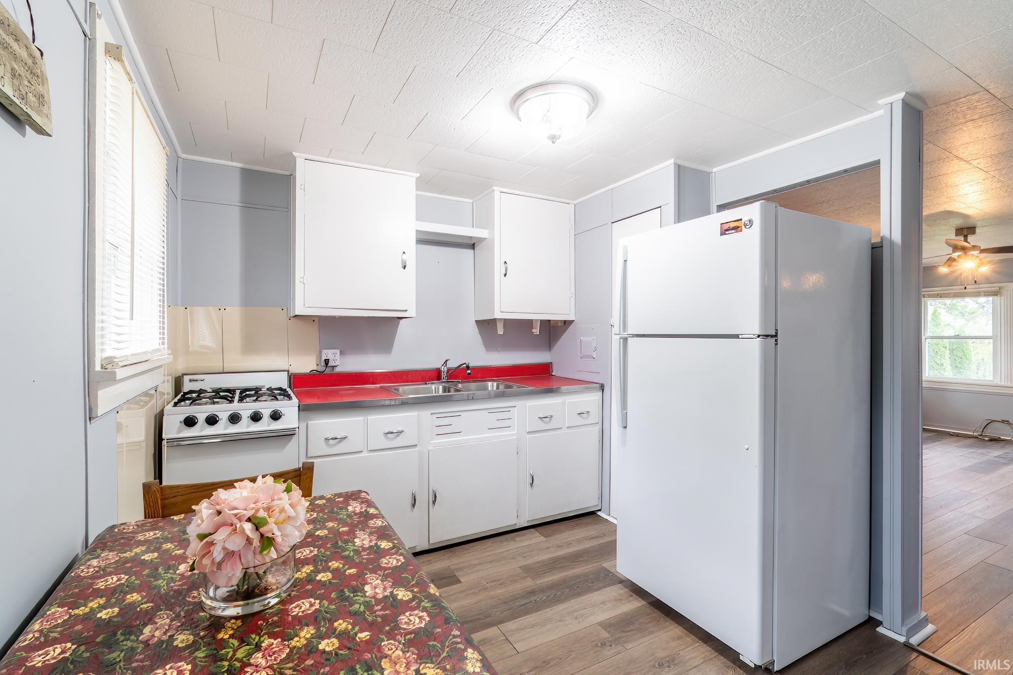 Photo 27 of 140 Ems W26 Lane