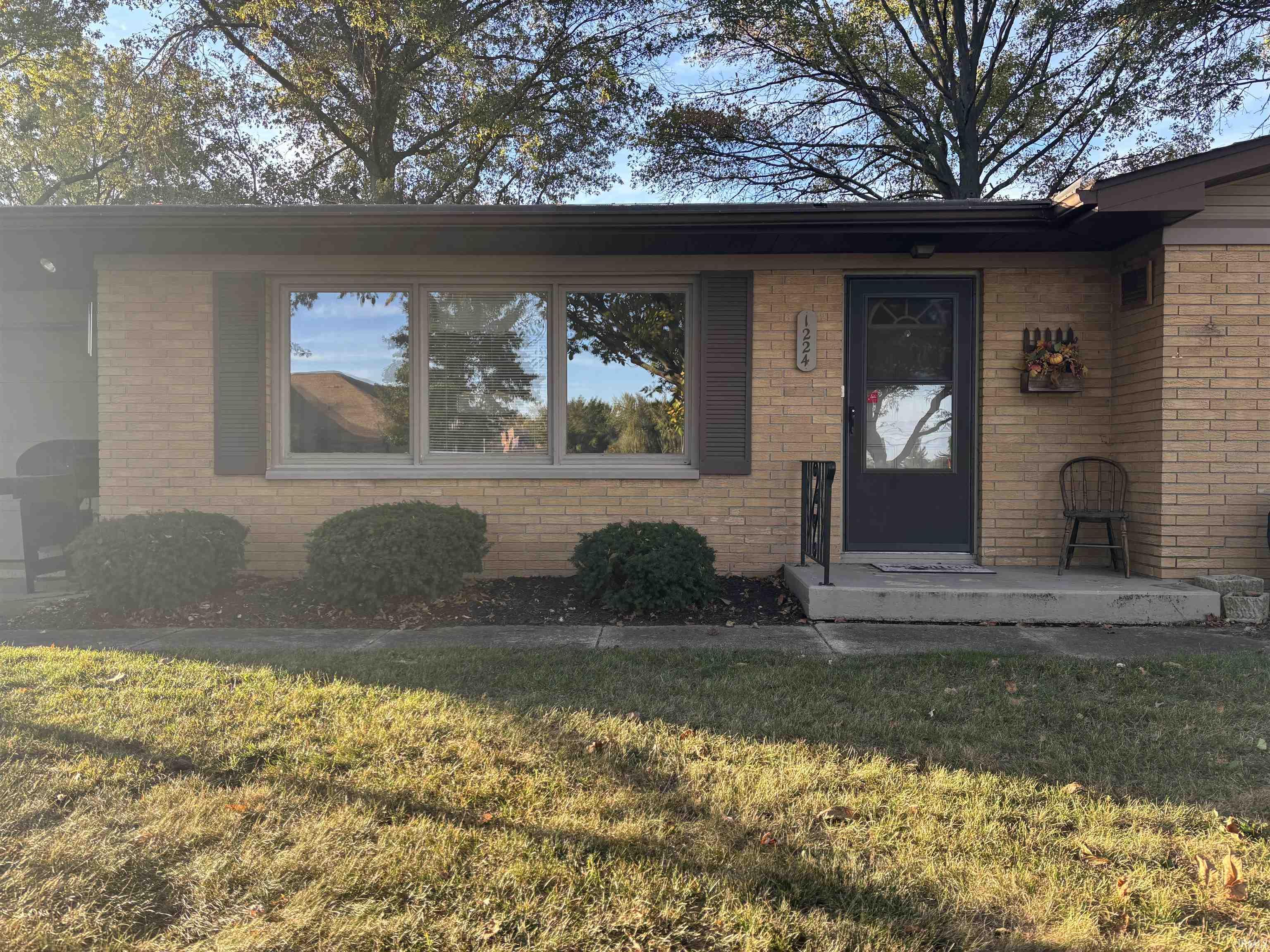 Photo 2 of 1224 W Clark