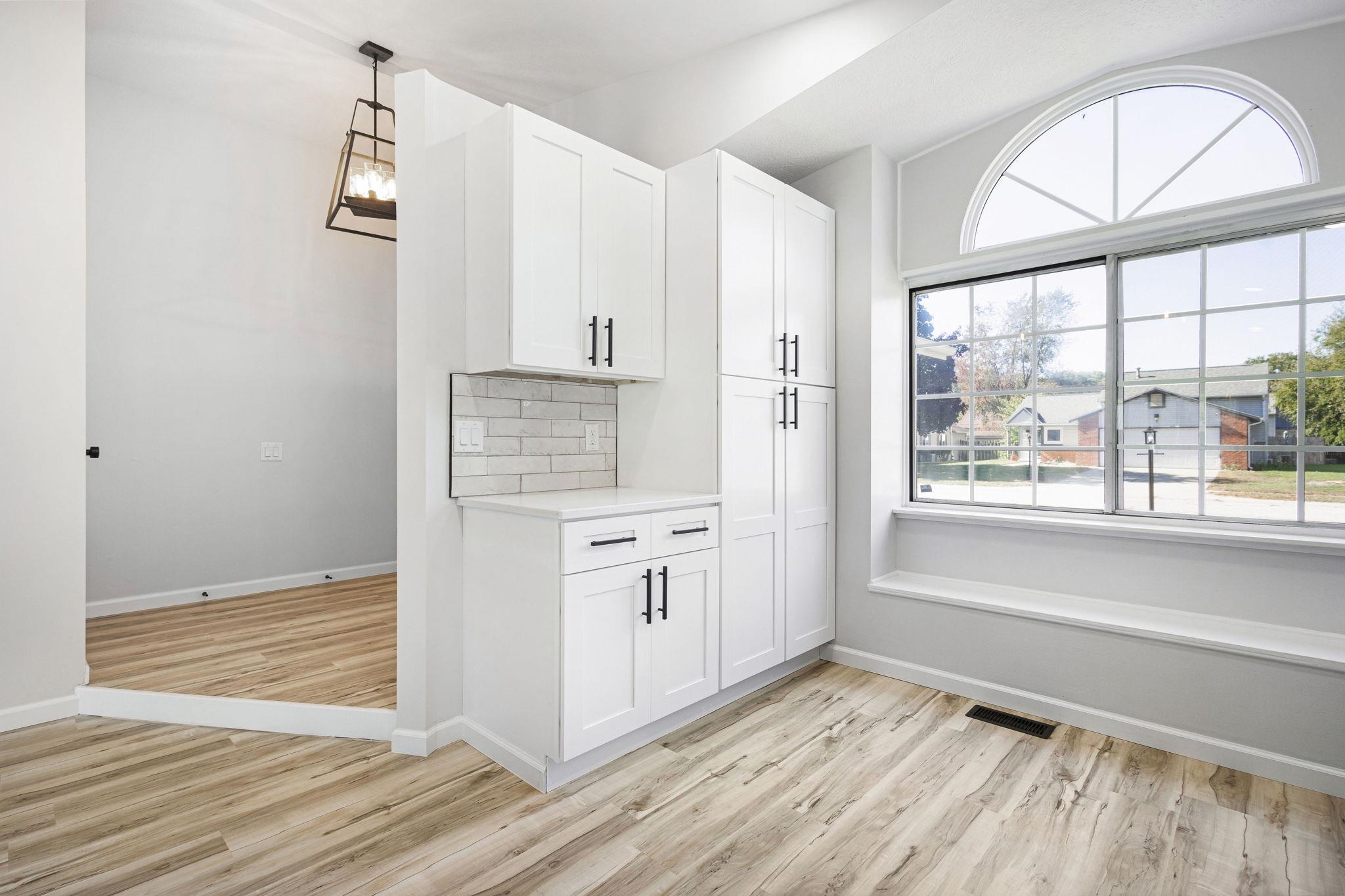 Photo 5 of 1926 Woodland Drive