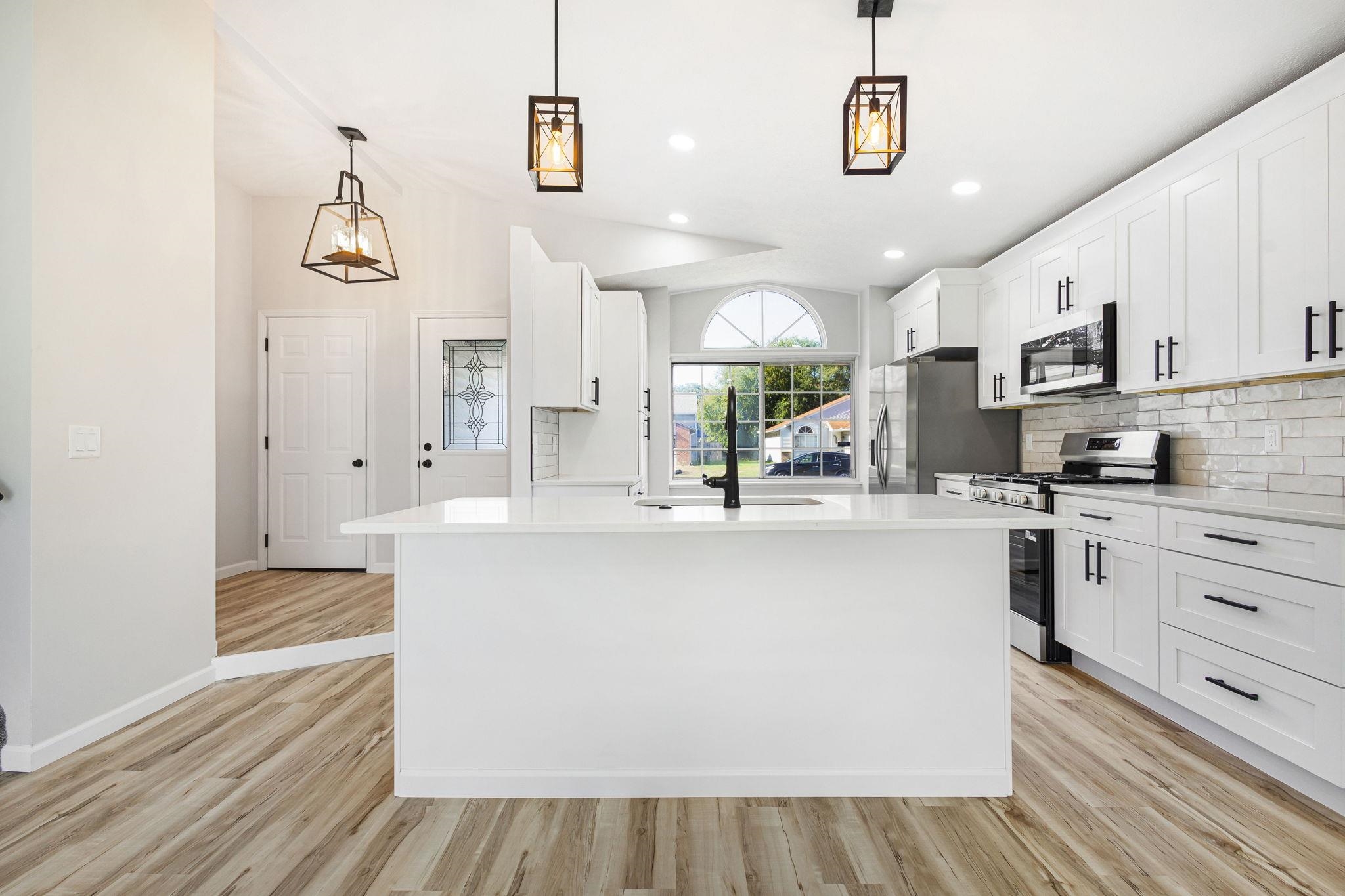 Photo 6 of 1926 Woodland Drive