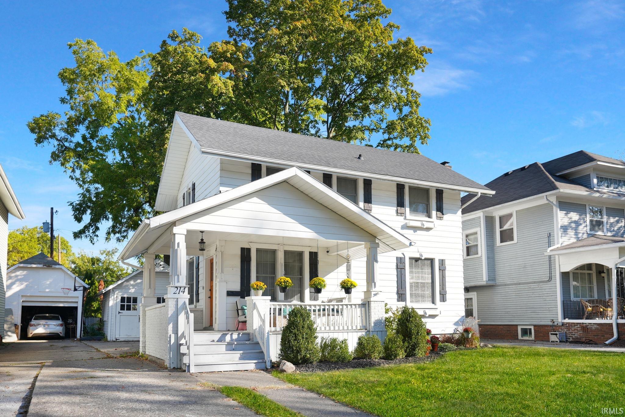 Photo 2 of 214 N Seminole Circle