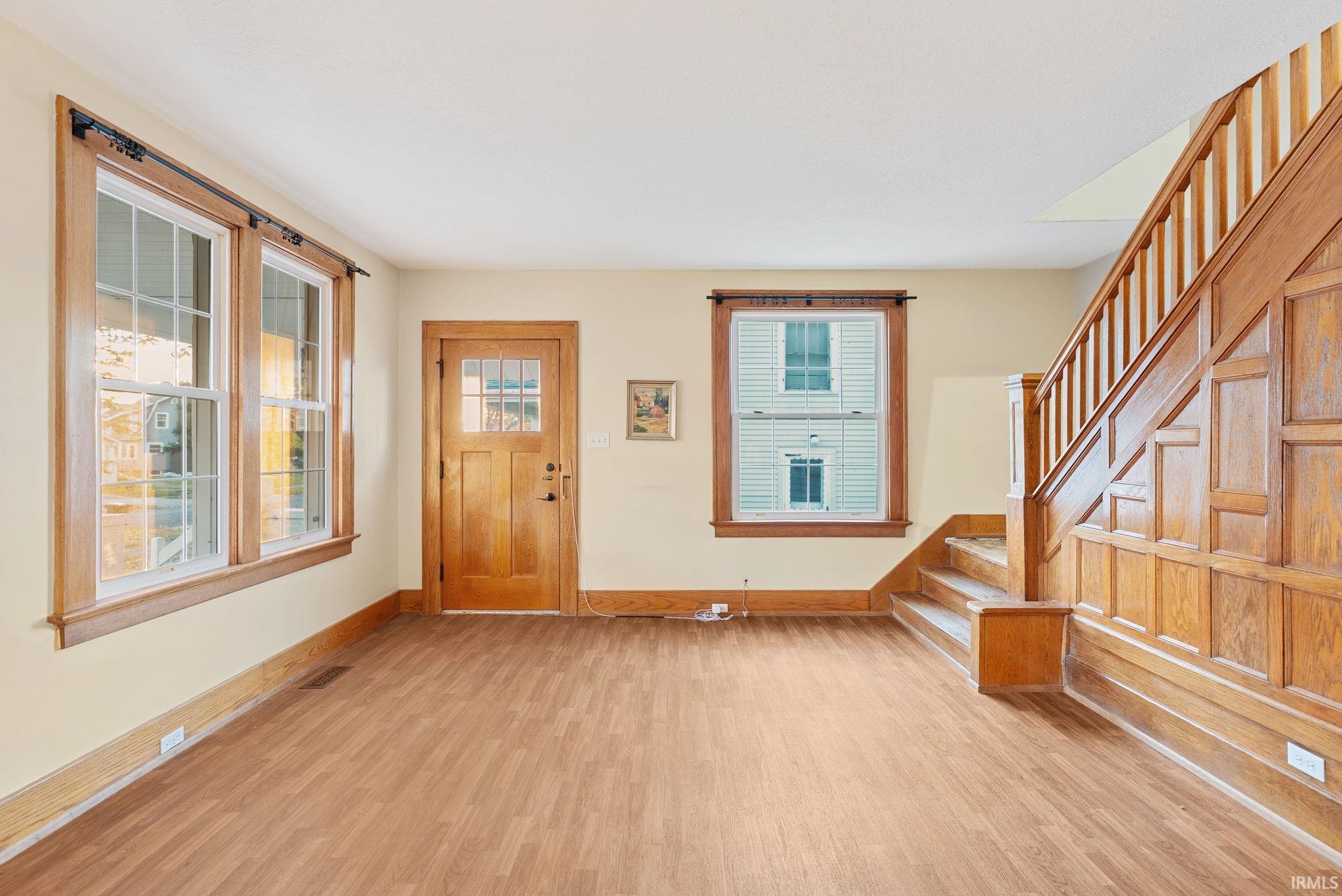 Photo 5 of 214 N Seminole Circle