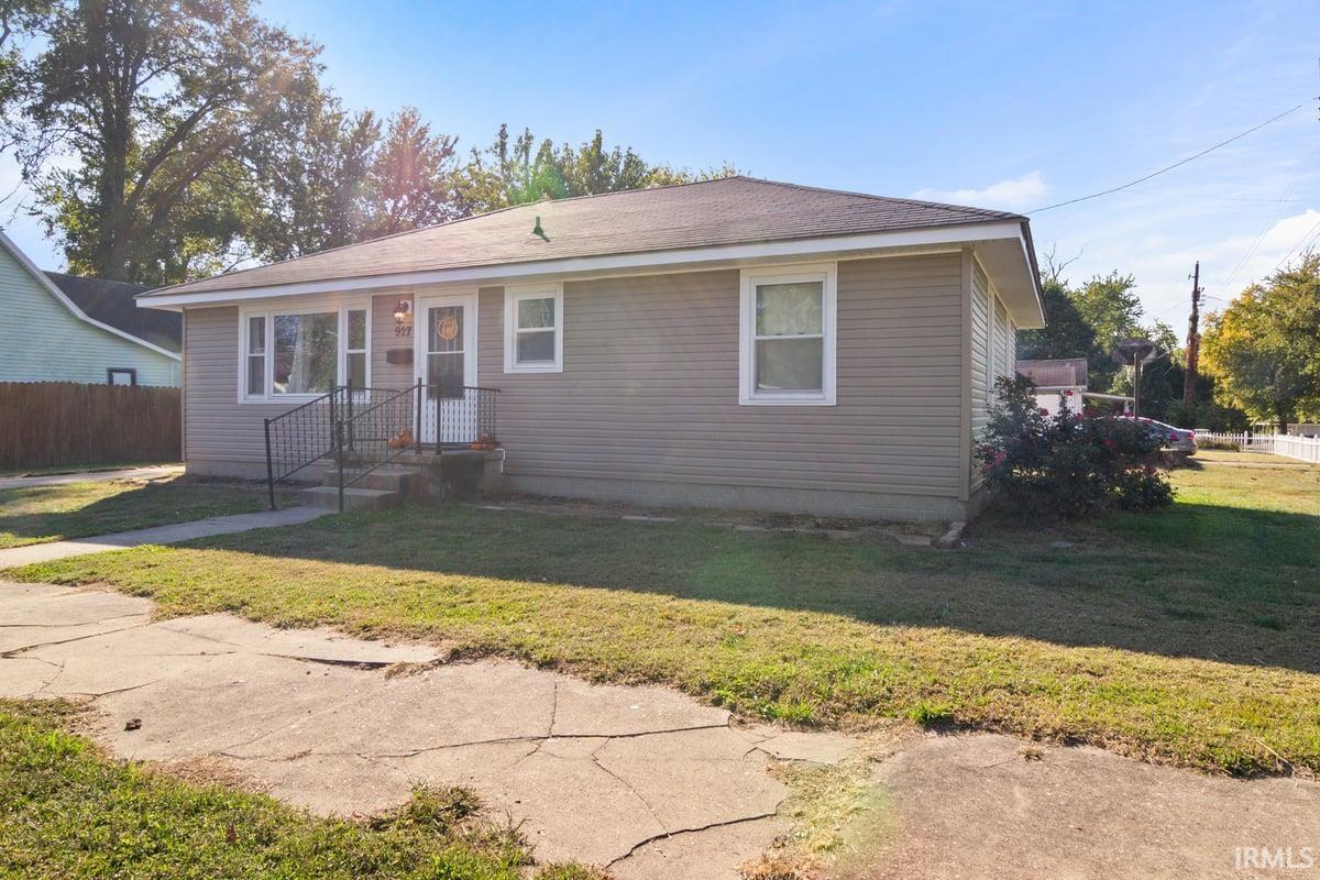 Homes for sale in Princeton, IN | 927 N Hart St, Princeton, IN 47670 | MLS# 202542253
