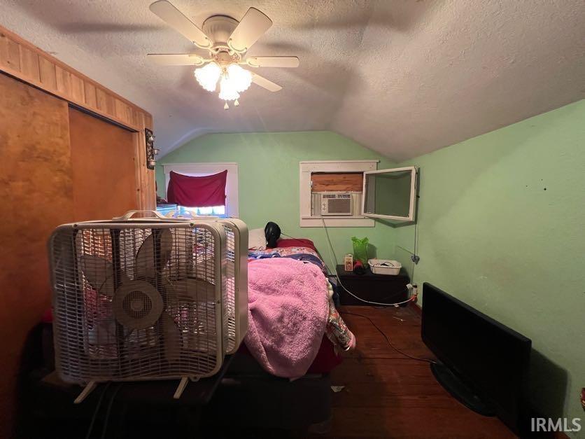 Photo 11 of 5909 N Lincoln Street