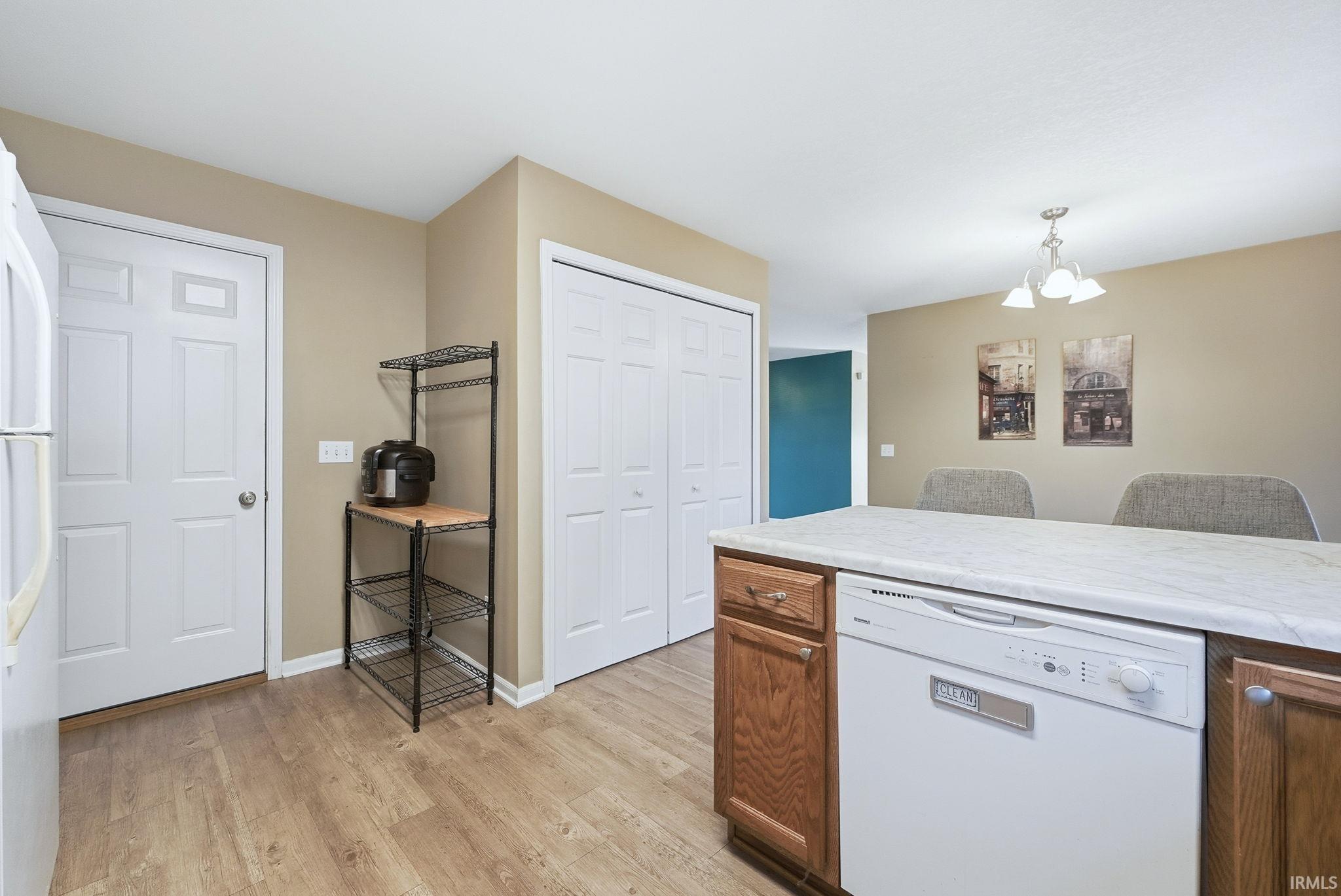 886 S Sommerset Trail