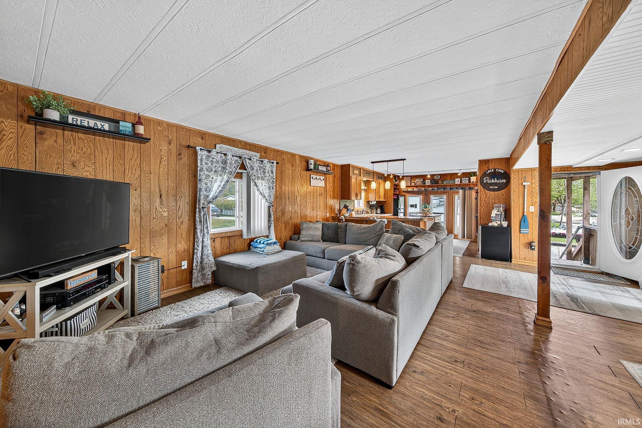 Photo 12 of 75 EMS T4 LN