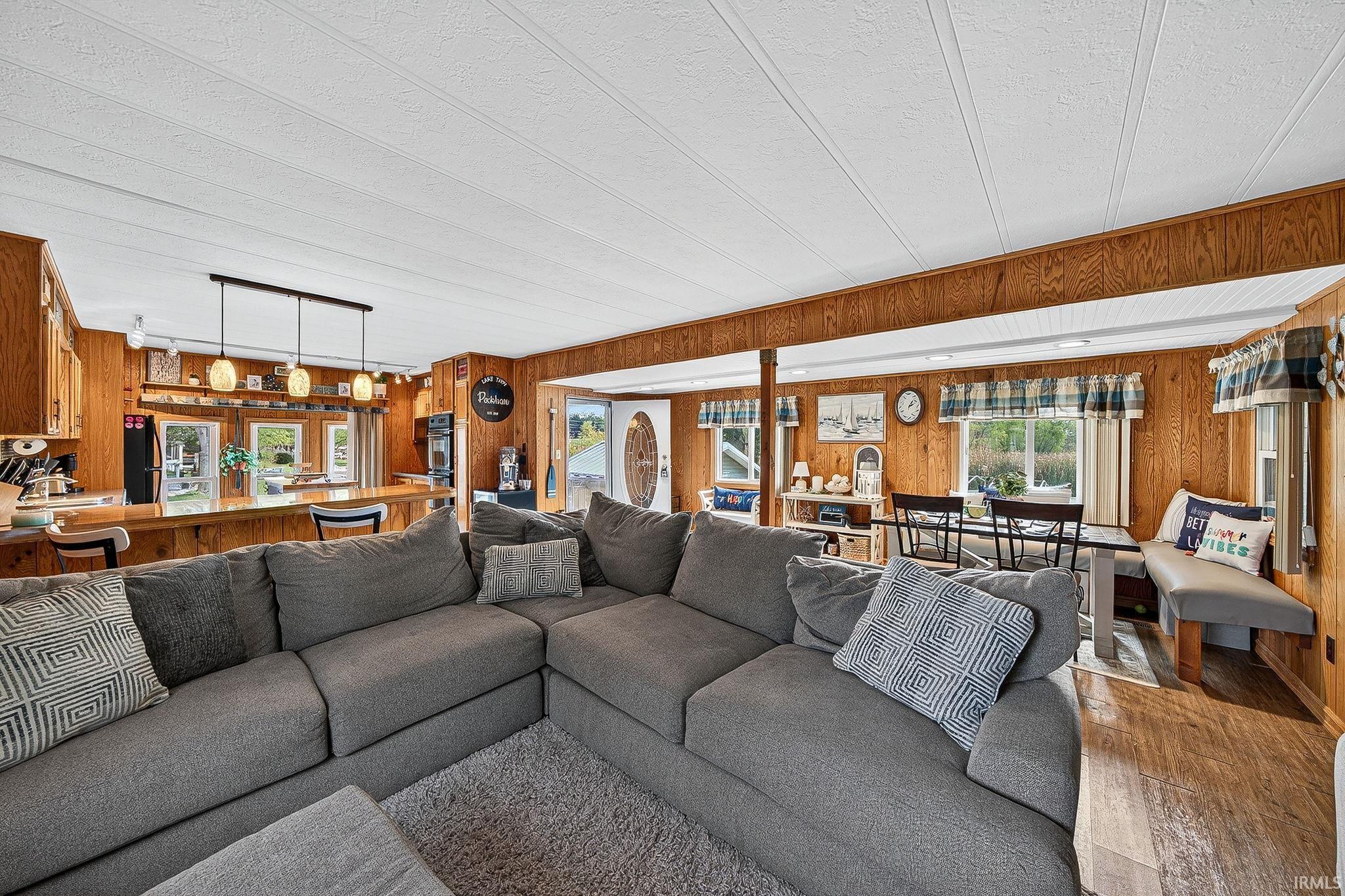 Photo 13 of 75 EMS T4 LN