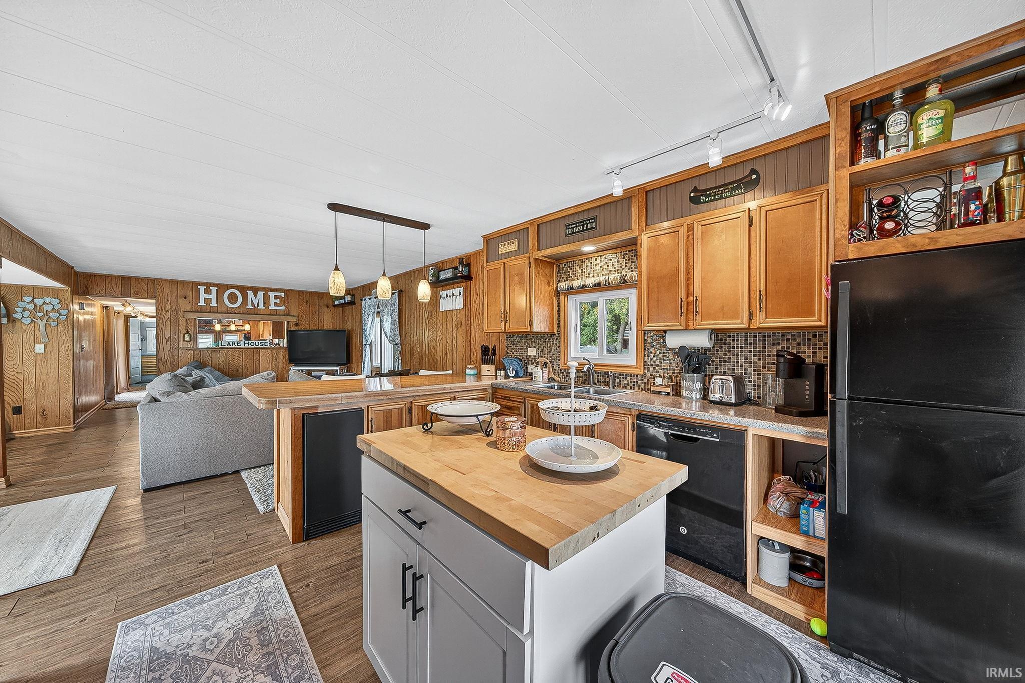 Photo 16 of 75 EMS T4 LN