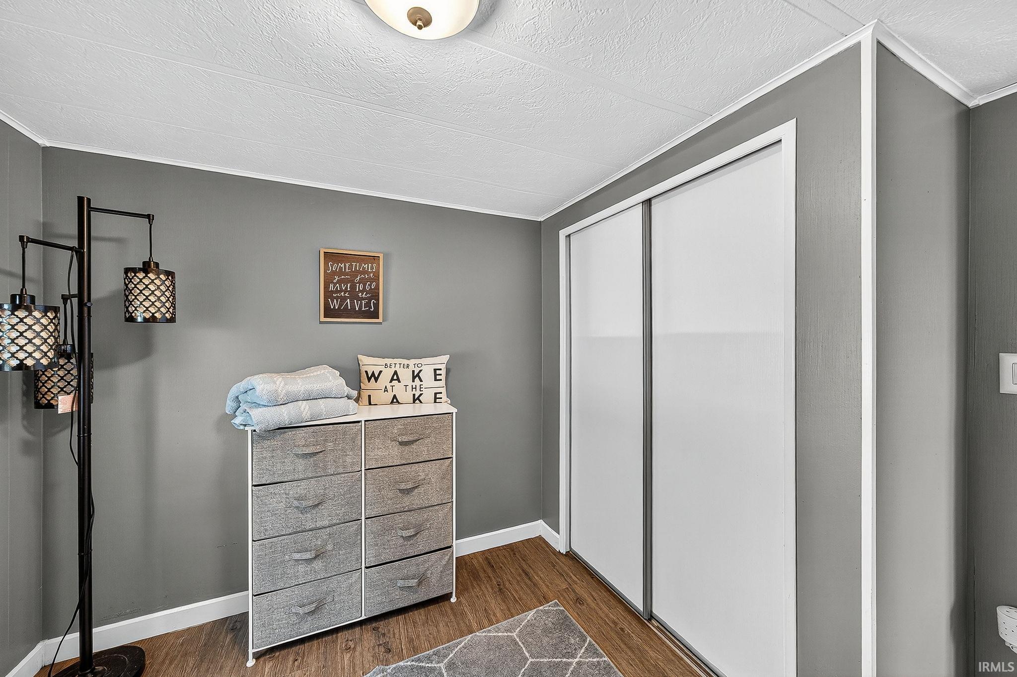 Photo 22 of 75 EMS T4 LN