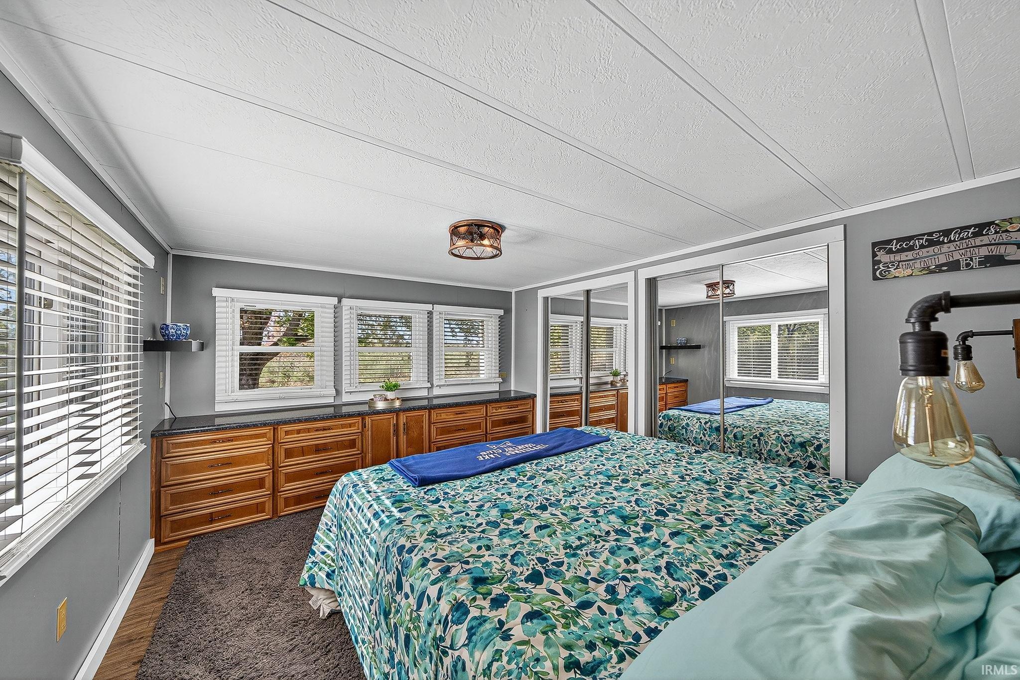 Photo 25 of 75 EMS T4 LN